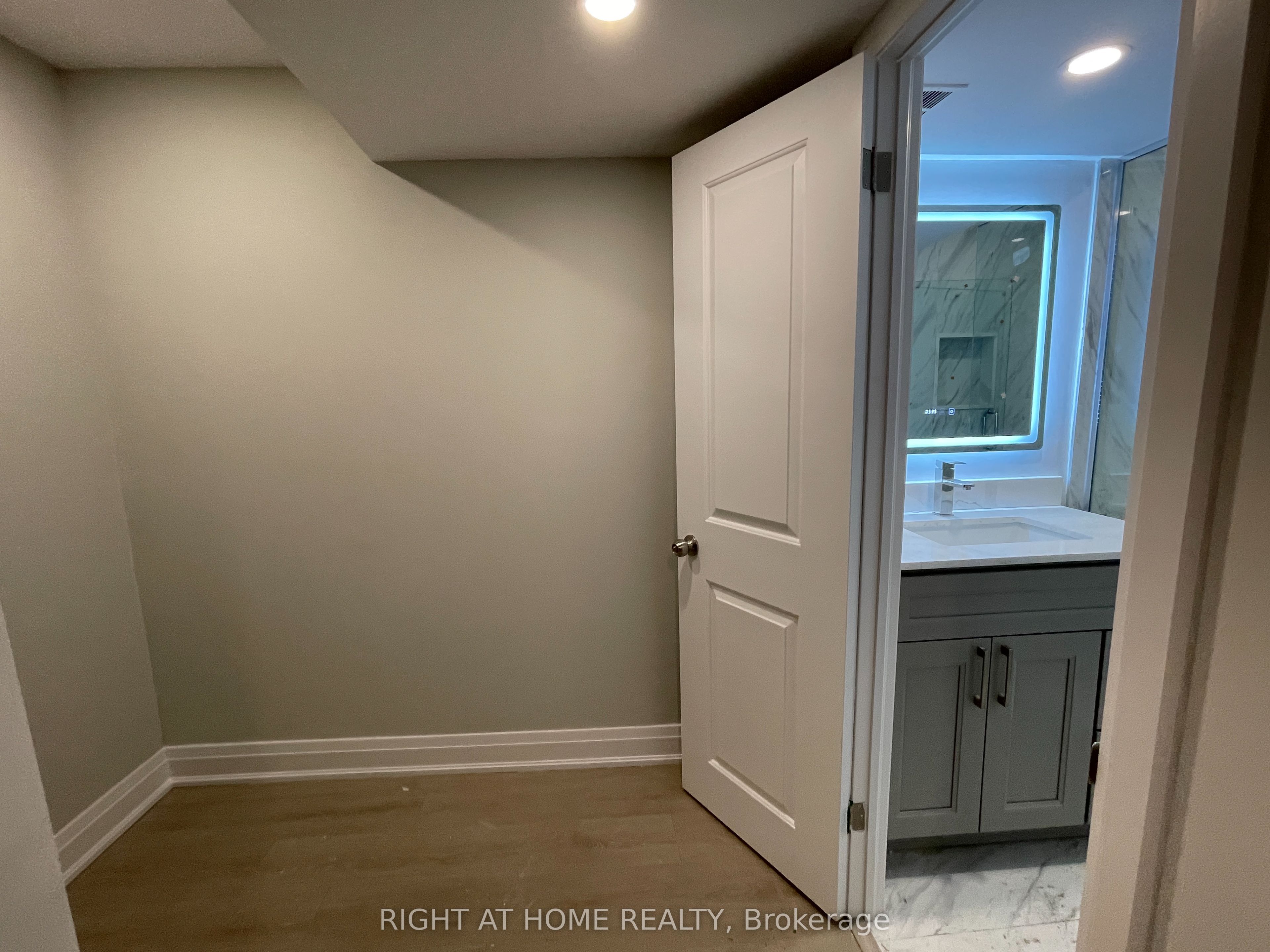 3551 Autumnleaf Crescent Lower Property Photo 8