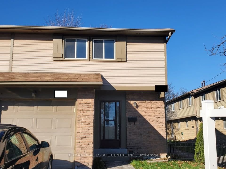 57 Hansen Road N #20 Property Photo 1