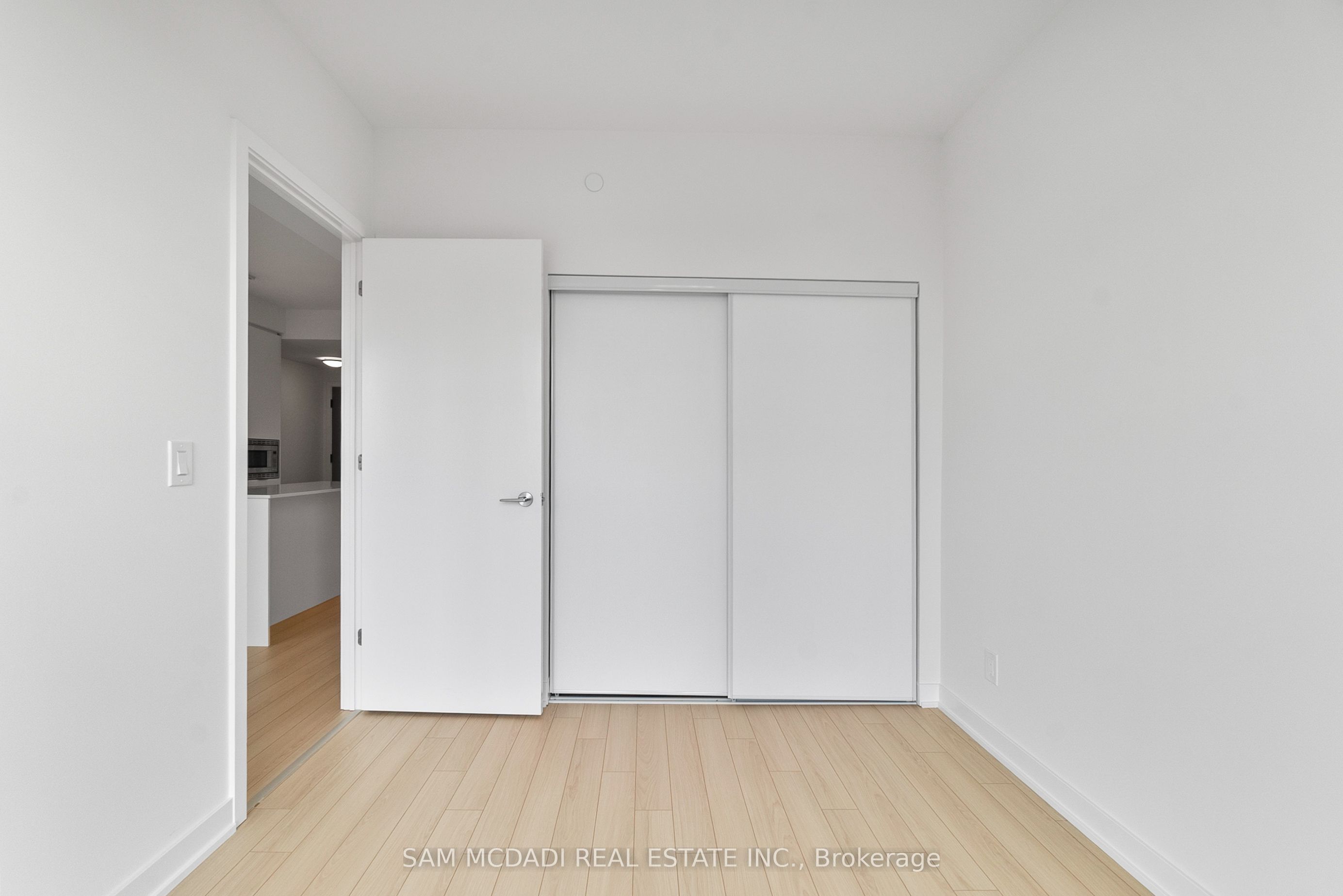 3079 Trafalgar Road 1805 Property Photo 12