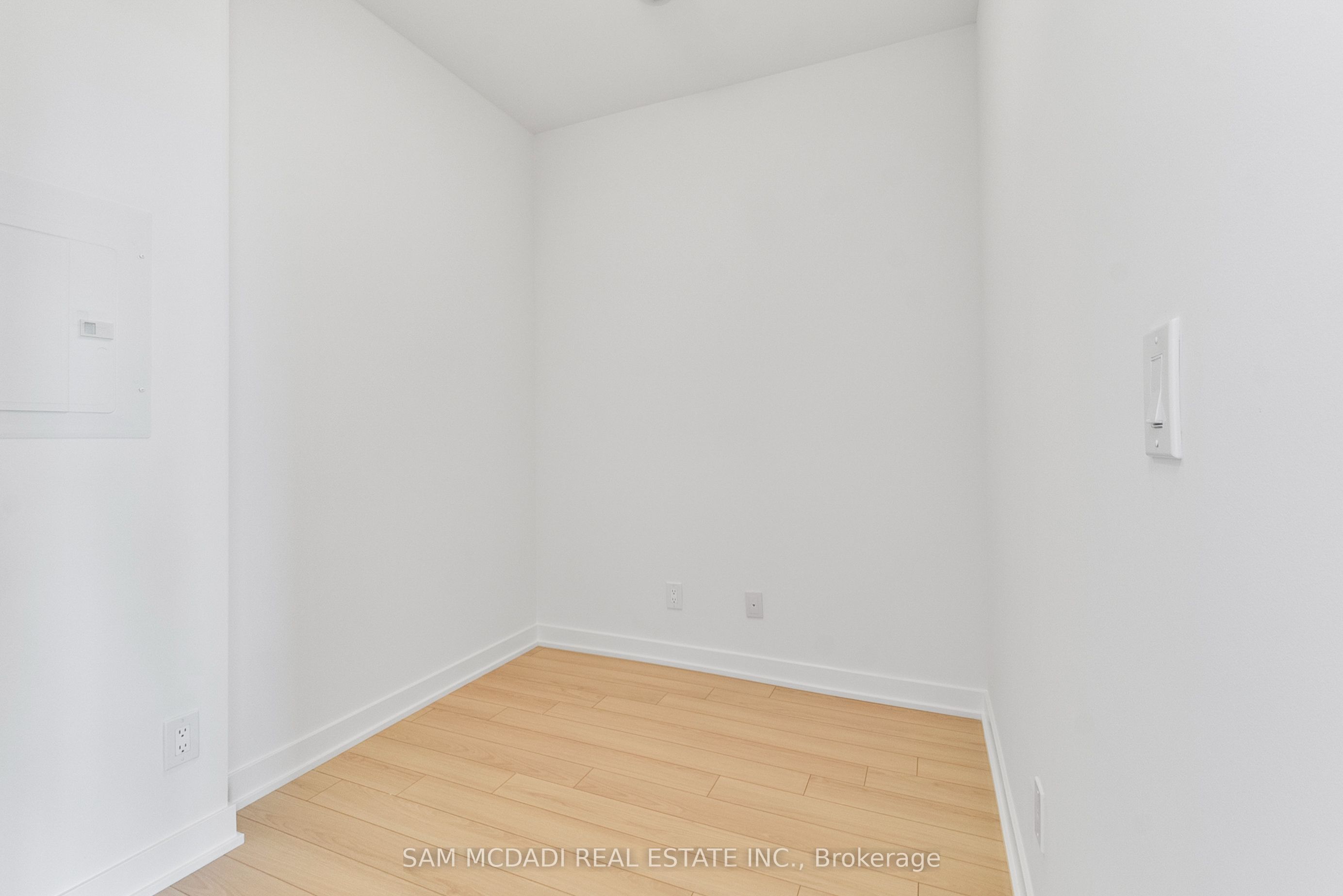3079 Trafalgar Road 1805 Property Photo 14