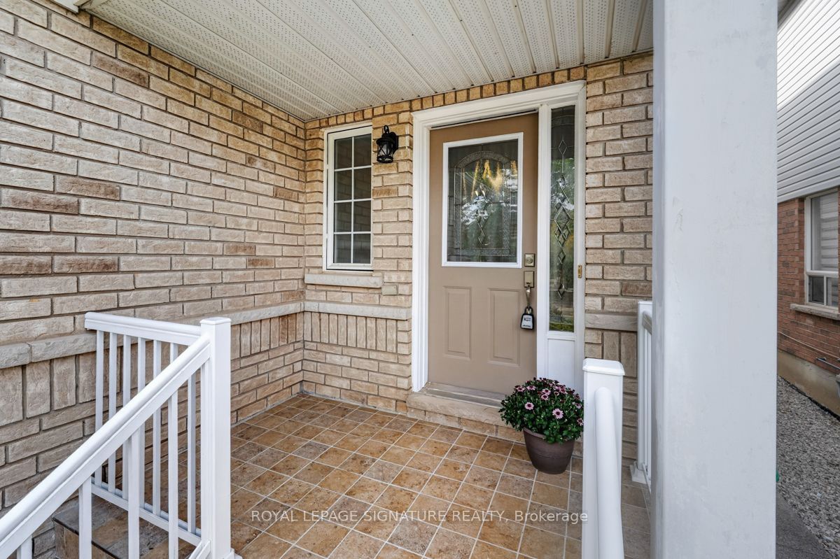 19 Mossgrove Crescent Property Photo 3