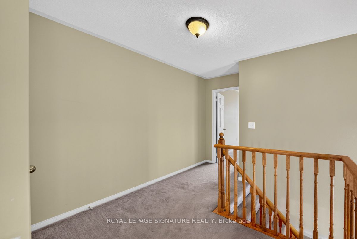 19 Mossgrove Crescent Property Photo 17