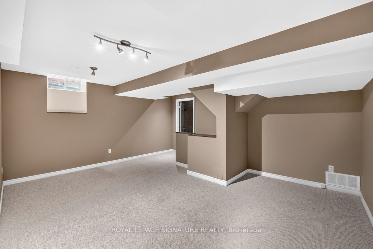 19 Mossgrove Crescent Property Photo 27
