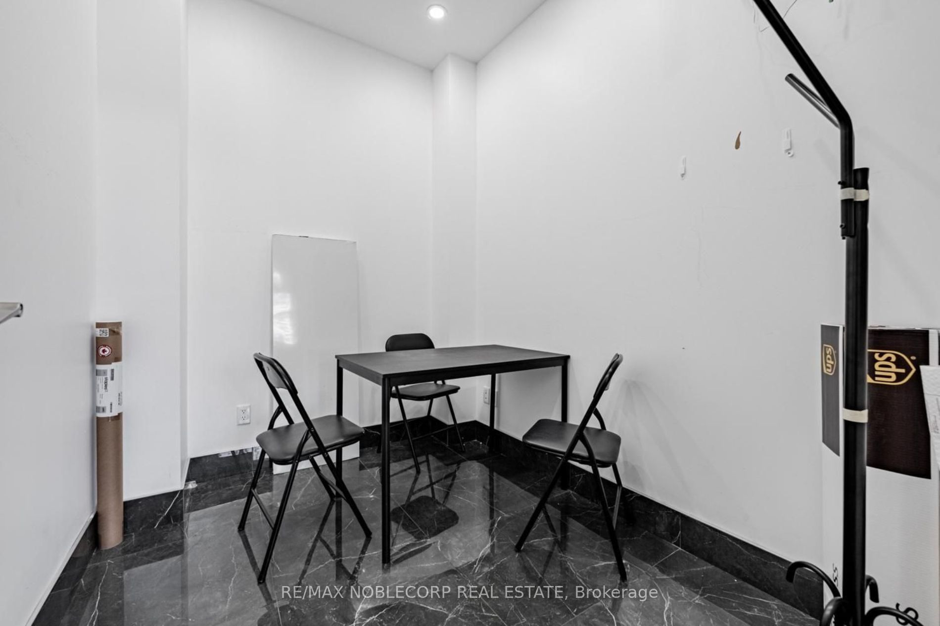 205 Queen Street E B Property Photo 29