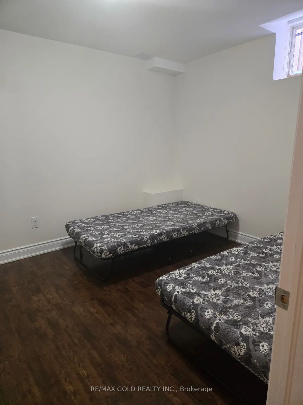 10 Twin Falls Road Property Photo 12