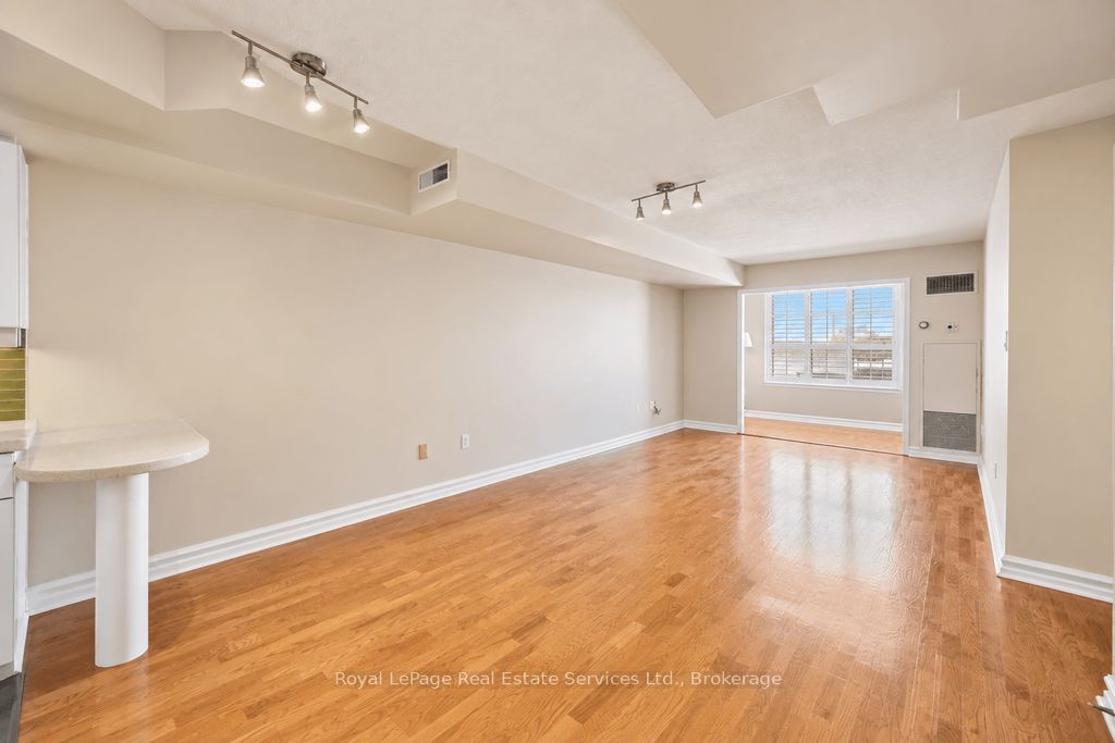 221 Robinson Street 305 Property Photo 5