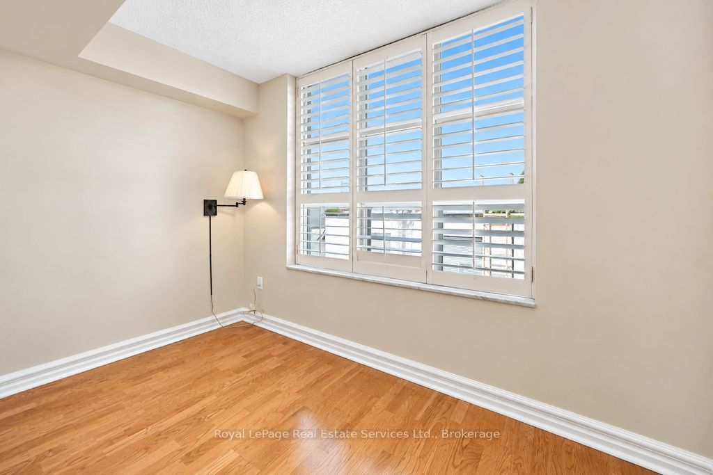 221 Robinson Street 305 Property Photo 6