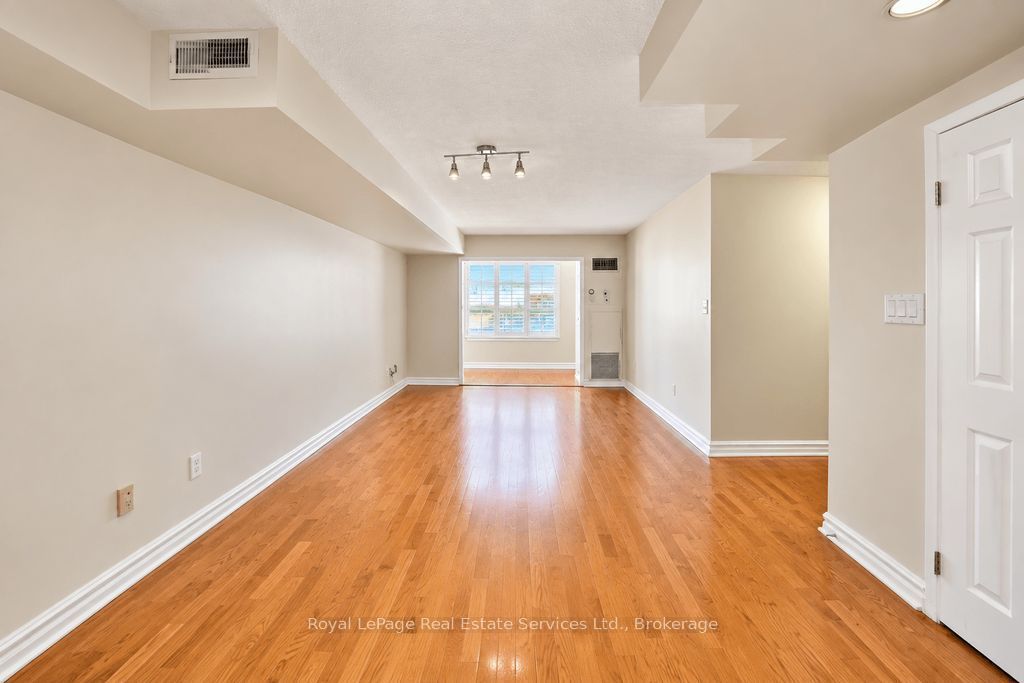 221 Robinson Street 305 Property Photo 8