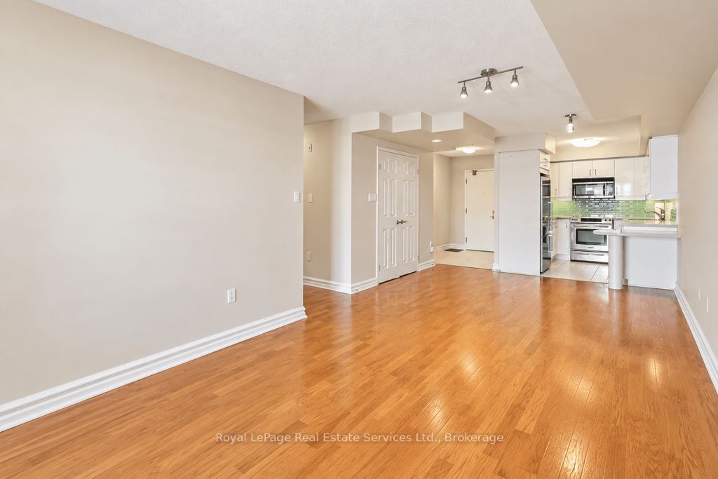 221 Robinson Street 305 Property Photo 11