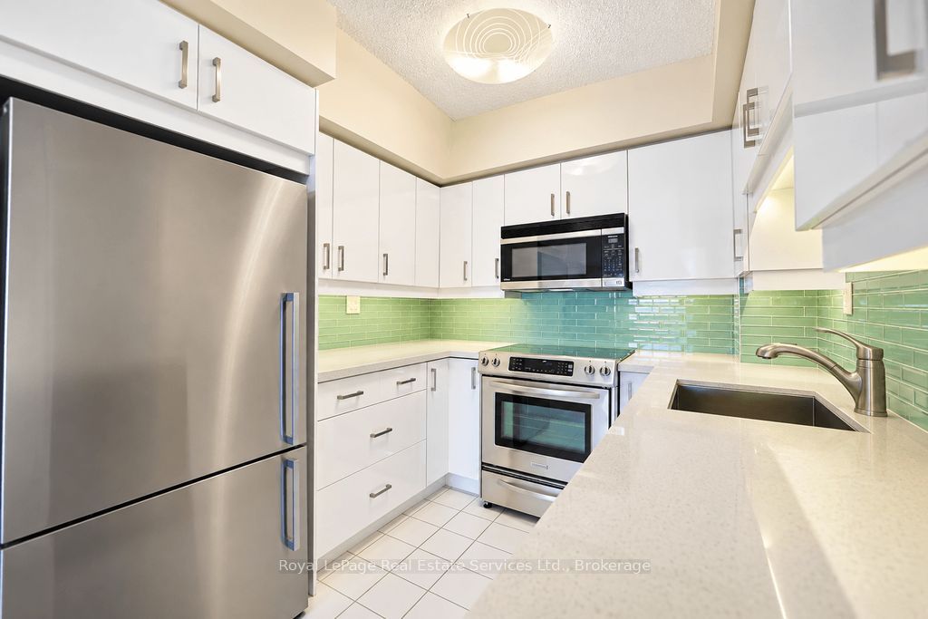 221 Robinson Street 305 Property Photo 13