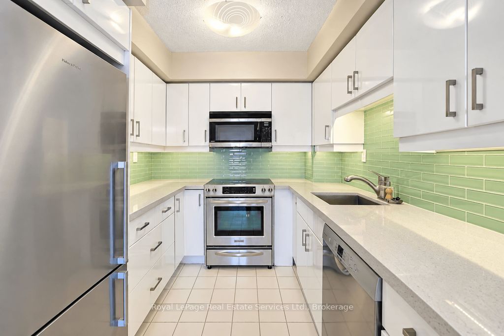 221 Robinson Street 305 Property Photo 15