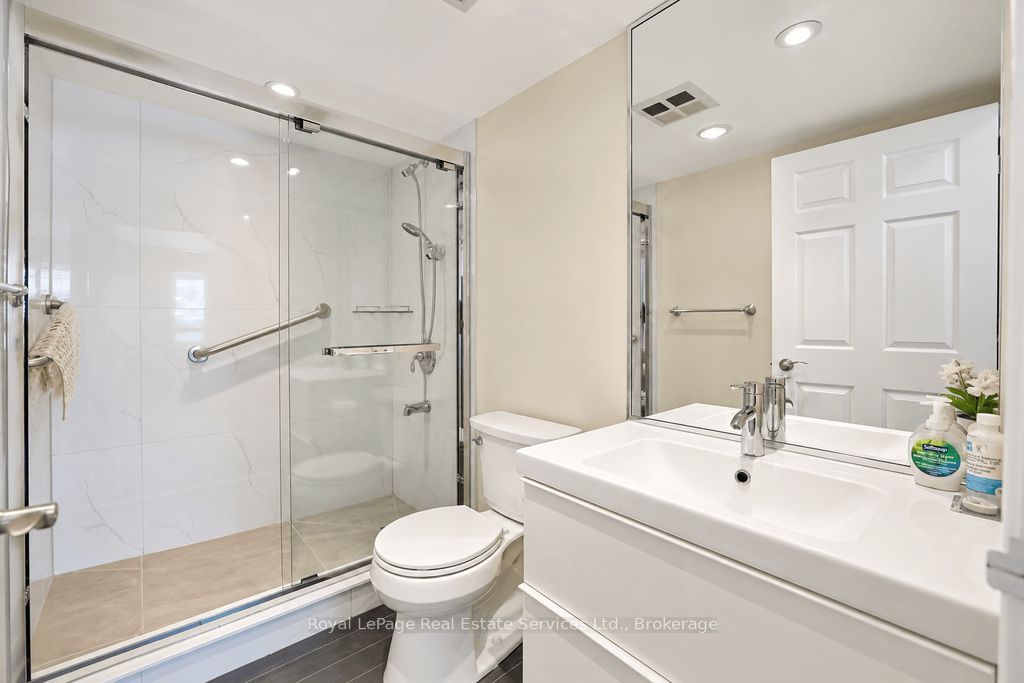 221 Robinson Street 305 Property Photo 18