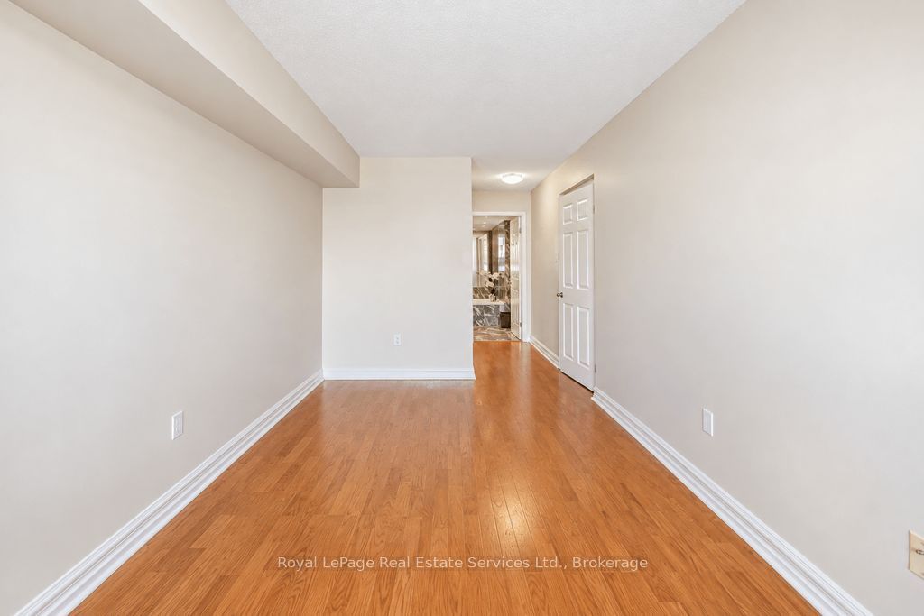 221 Robinson Street 305 Property Photo 21
