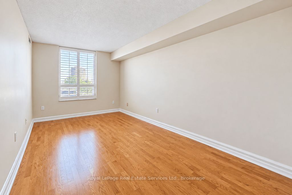 221 Robinson Street 305 Property Photo 22