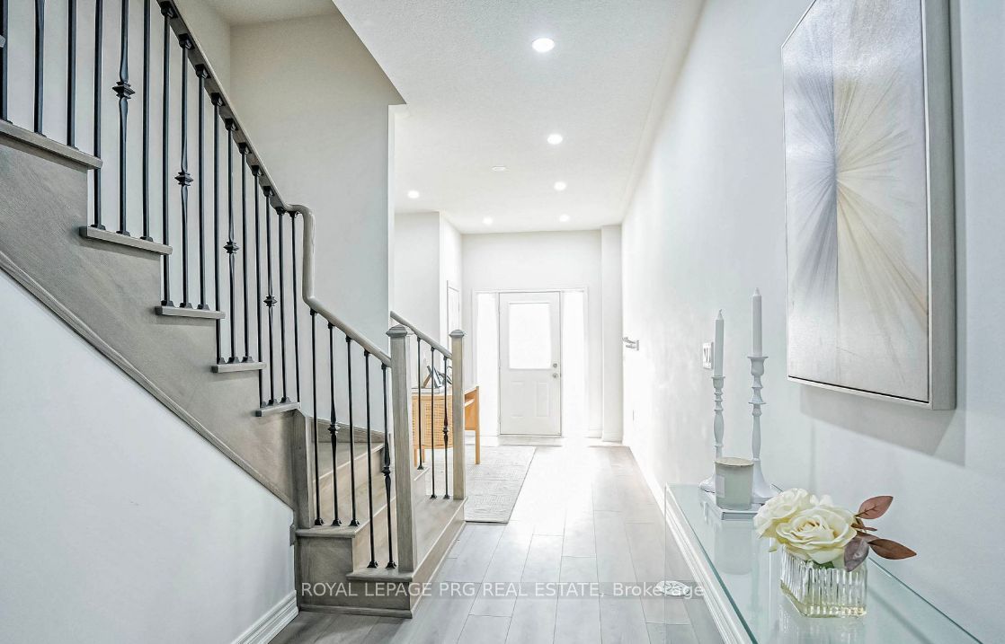 490 Silver Maple Road Property Photo 1