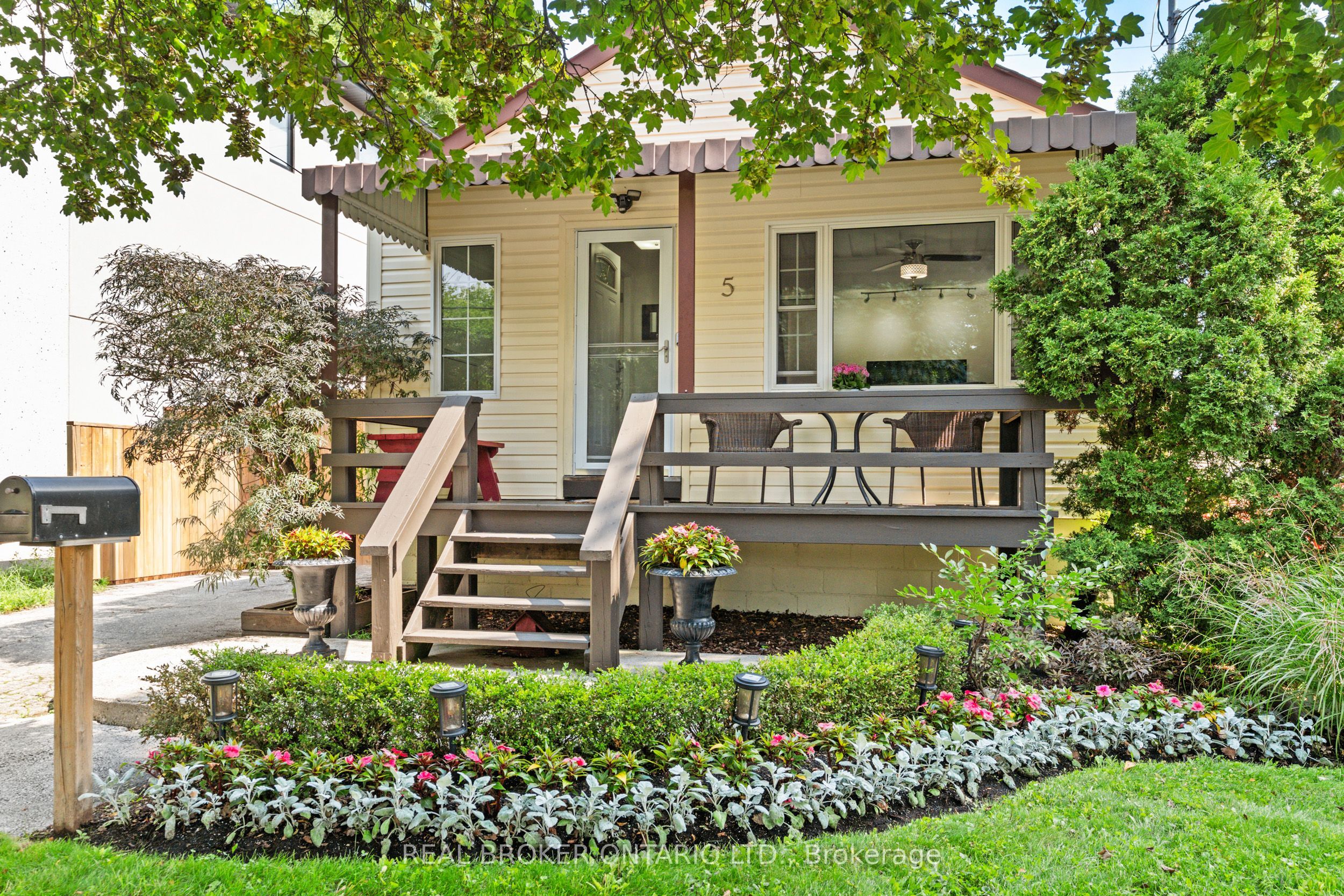 5 Acorn Avenue Property Photo 1