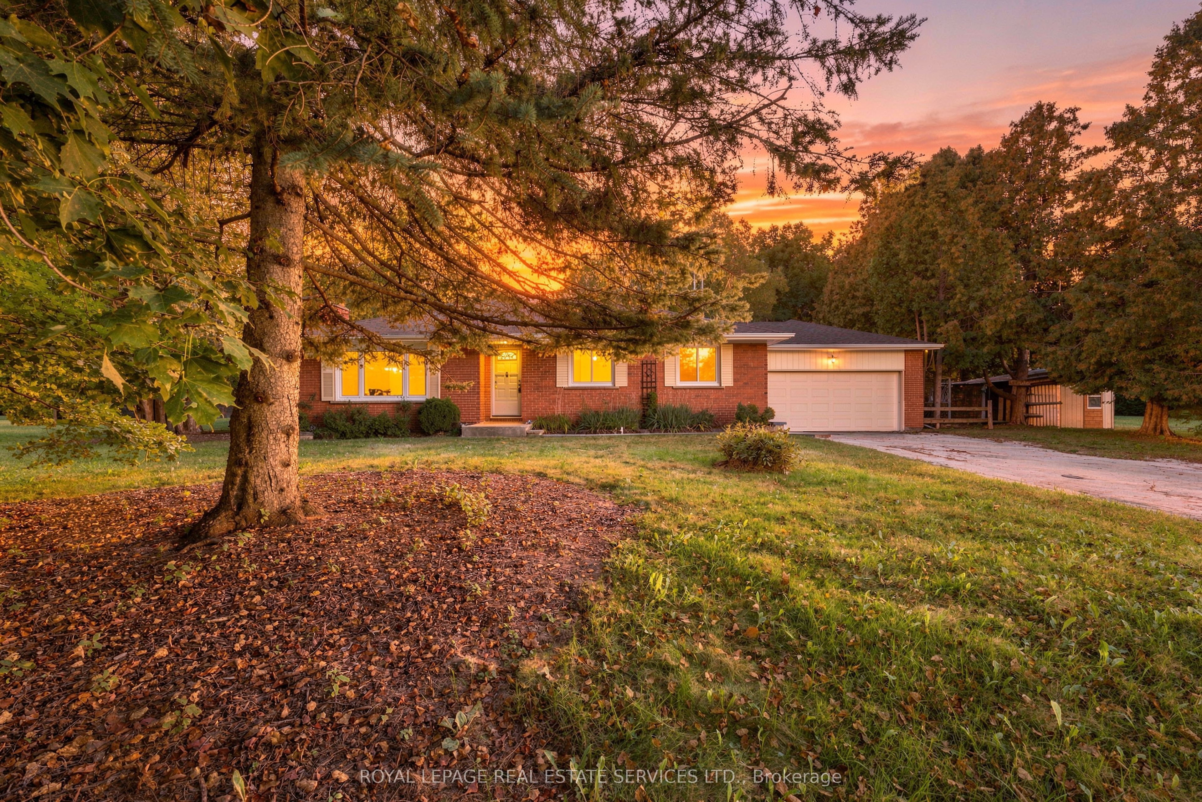 1191 15 Side Road Property Photo 1