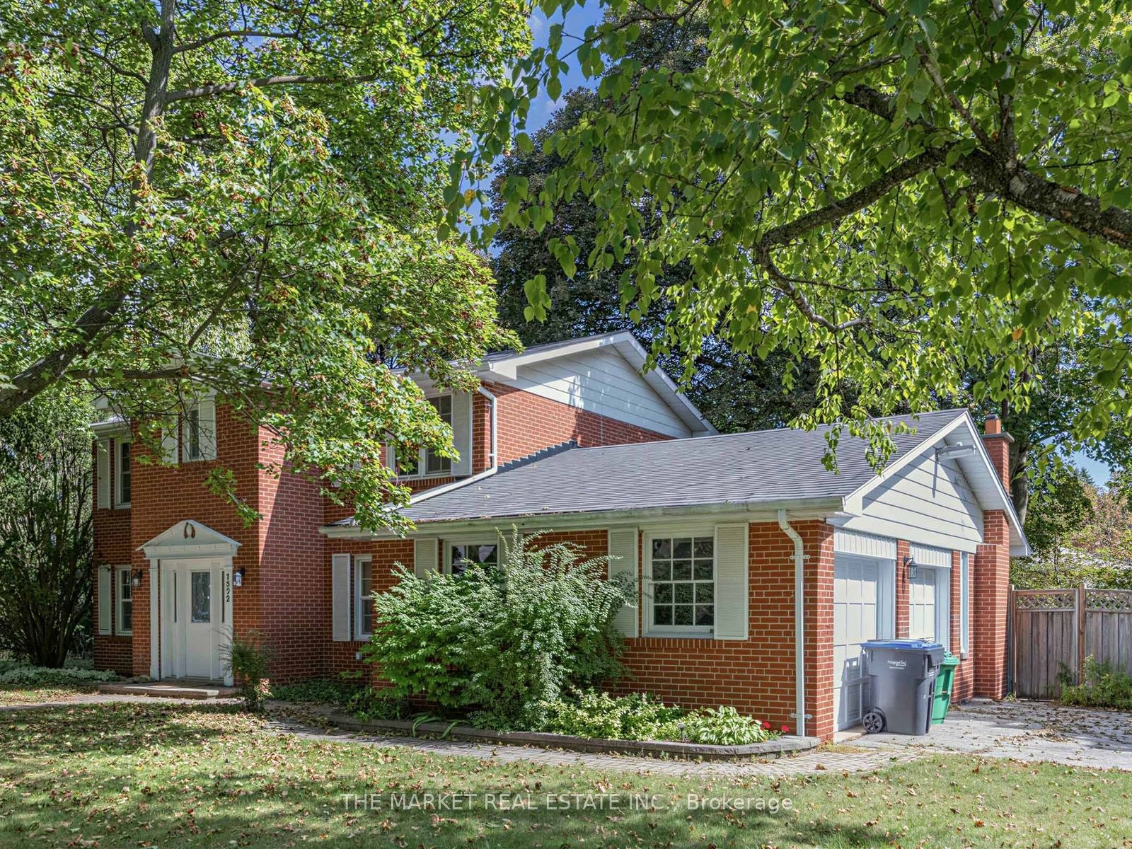 1572 Atrium Court Property Photo 3