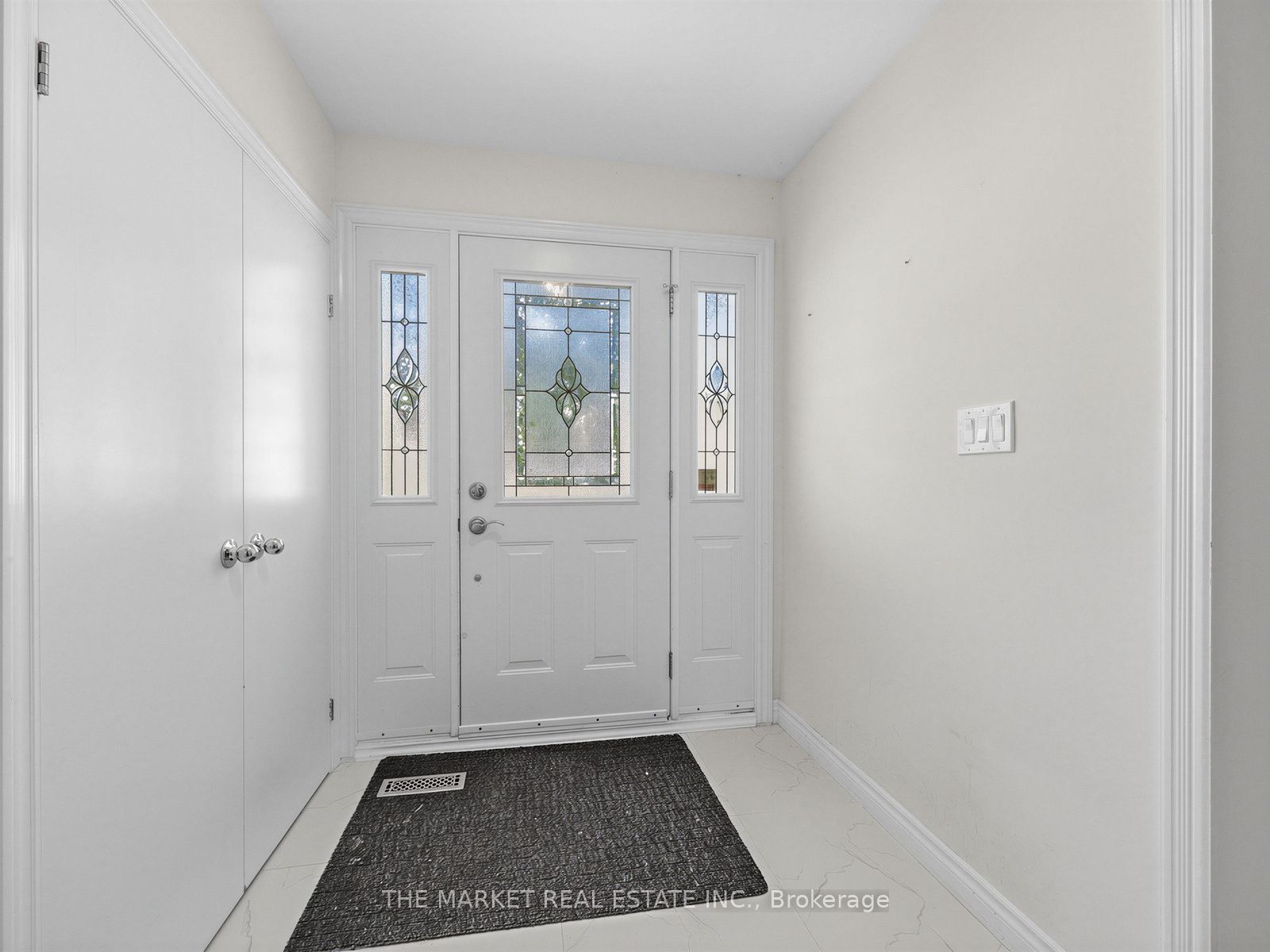 1572 Atrium Court Property Photo 5