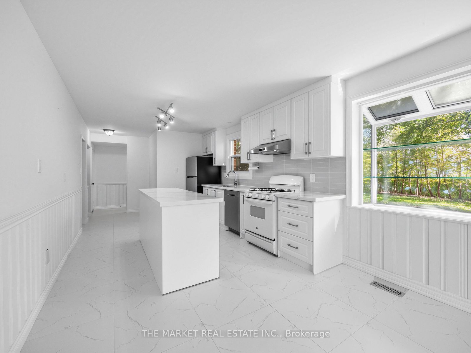 1572 Atrium Court Property Photo 11