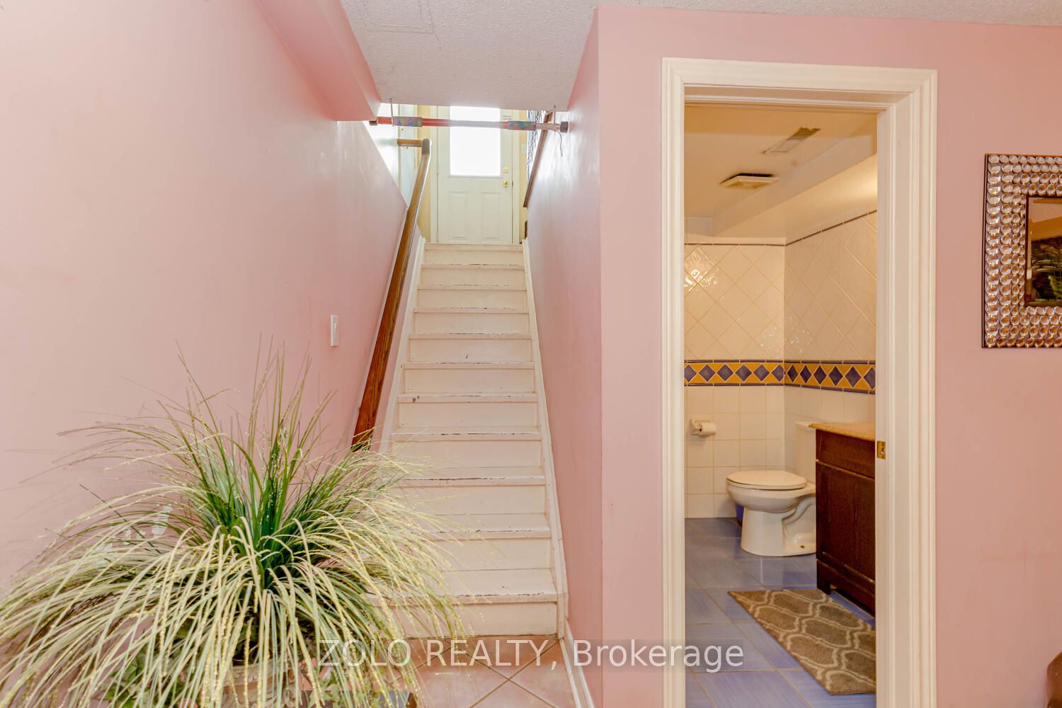 1474 Rosemanor Drive Property Photo 3