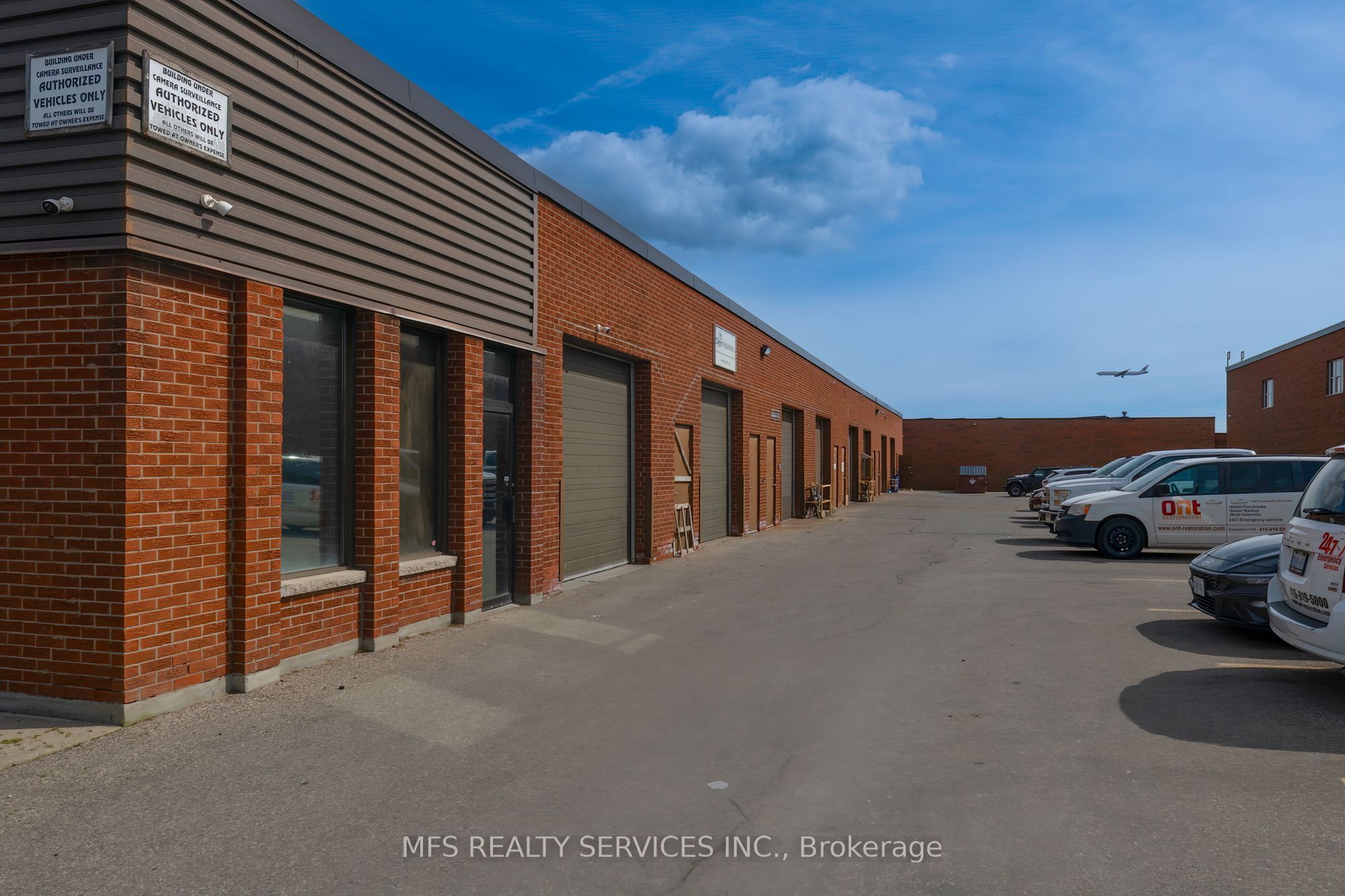 1075-1087 Westport Crescent Property Photo 4