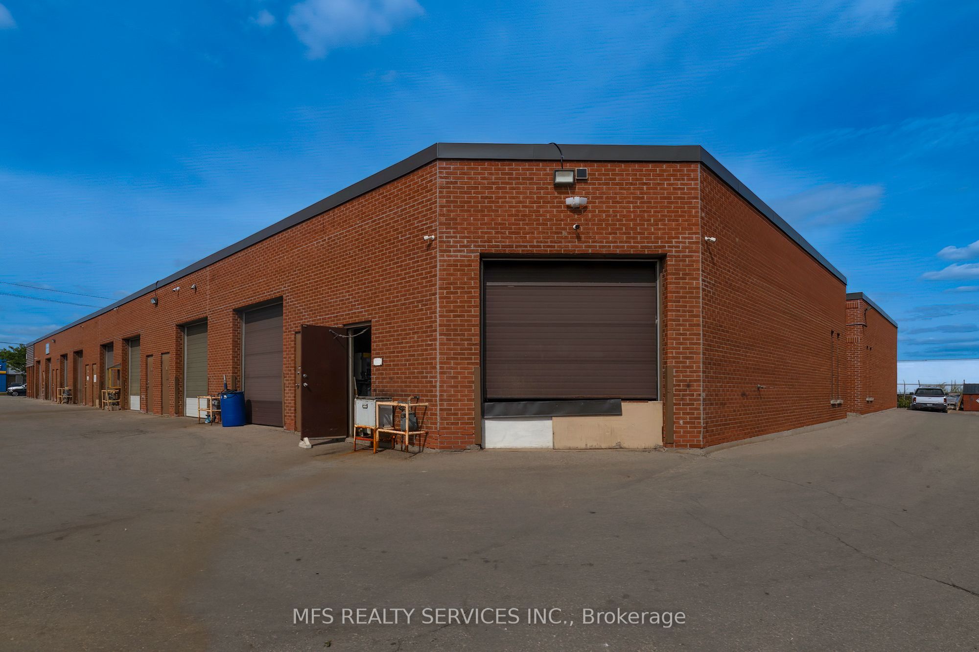 1075-1087 Westport Crescent Property Photo 9