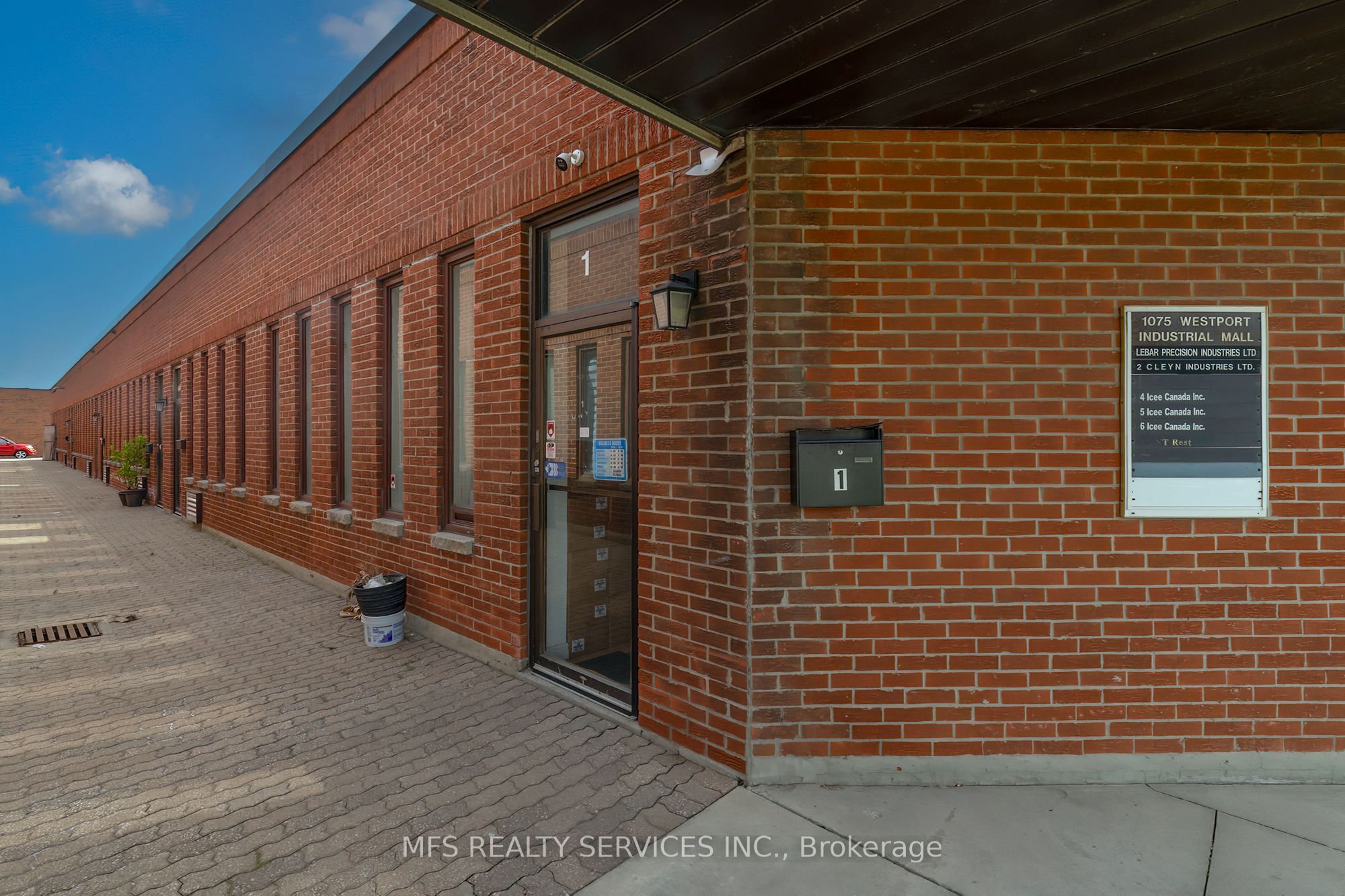 1075-1087 Westport Crescent Property Photo 13