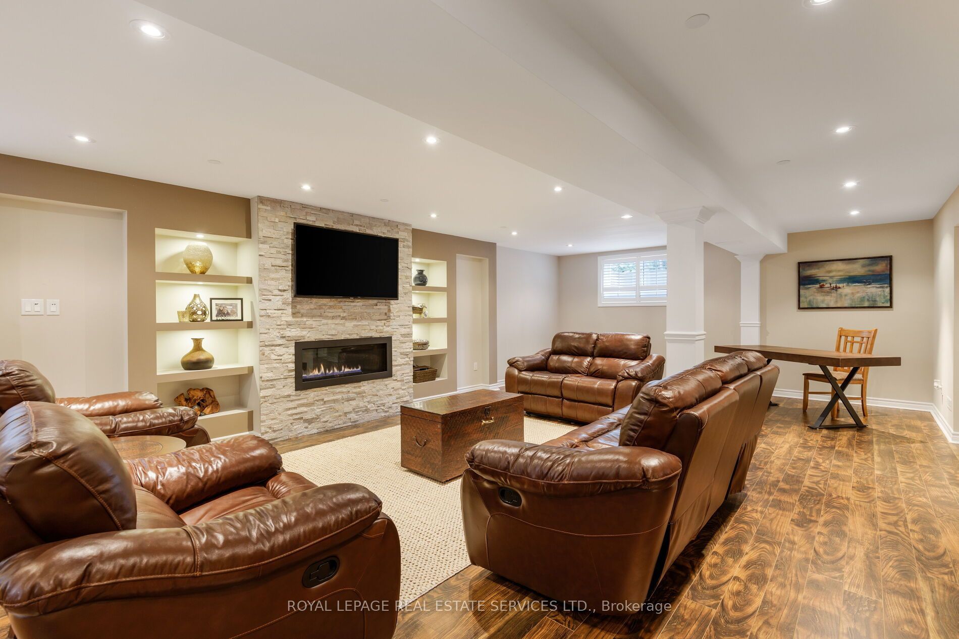 2424 Tesla Crescent Property Photo 4