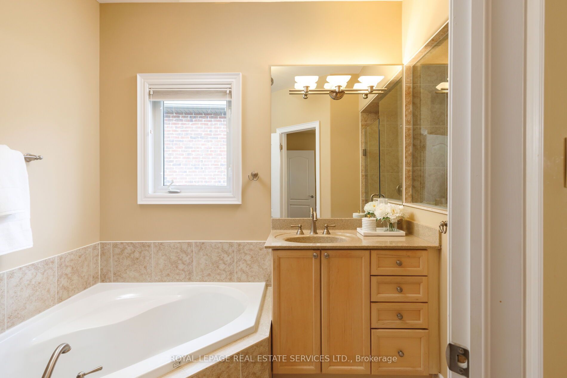 2424 Tesla Crescent Property Photo 20