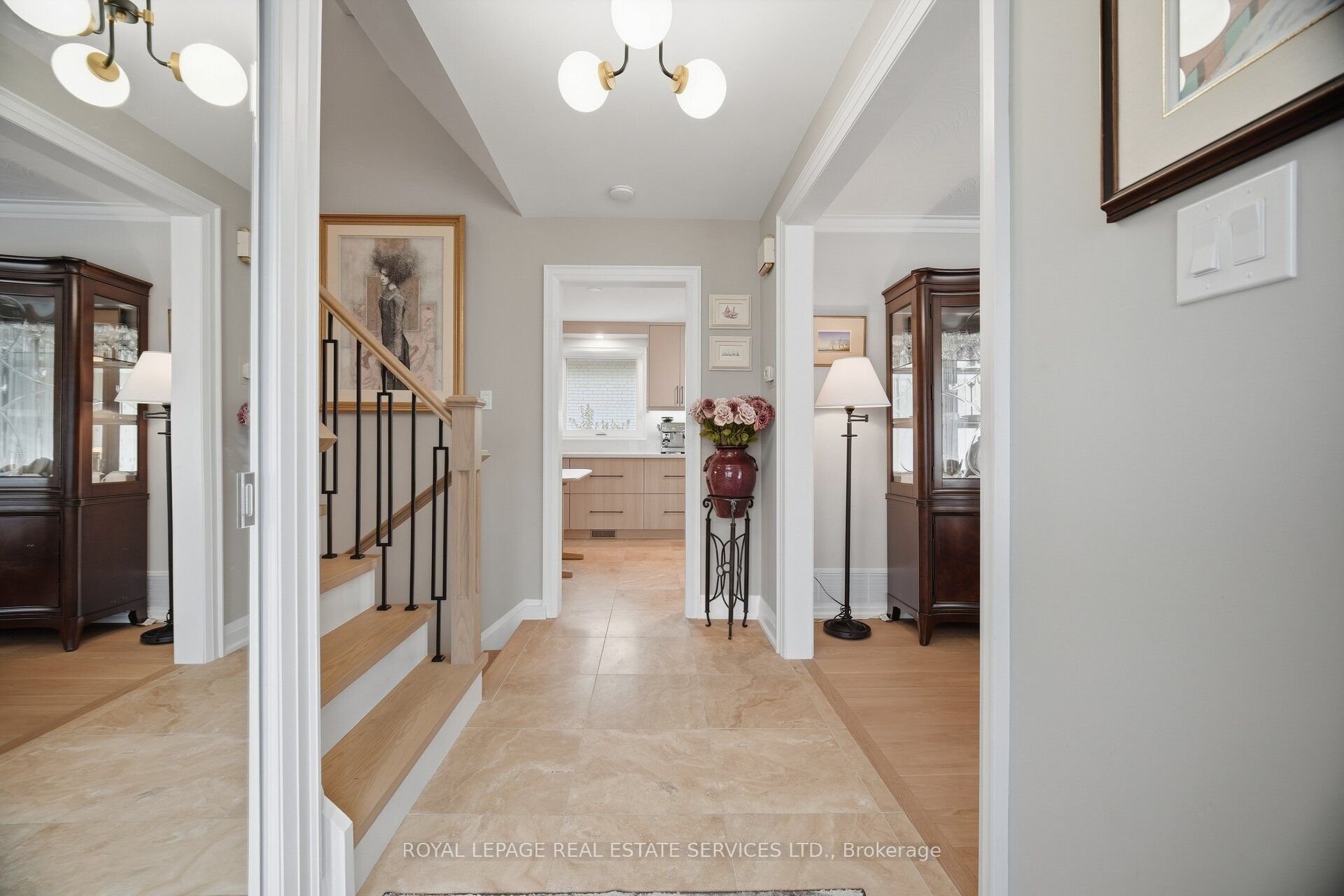 726 Netherton Crescent Property Photo 6