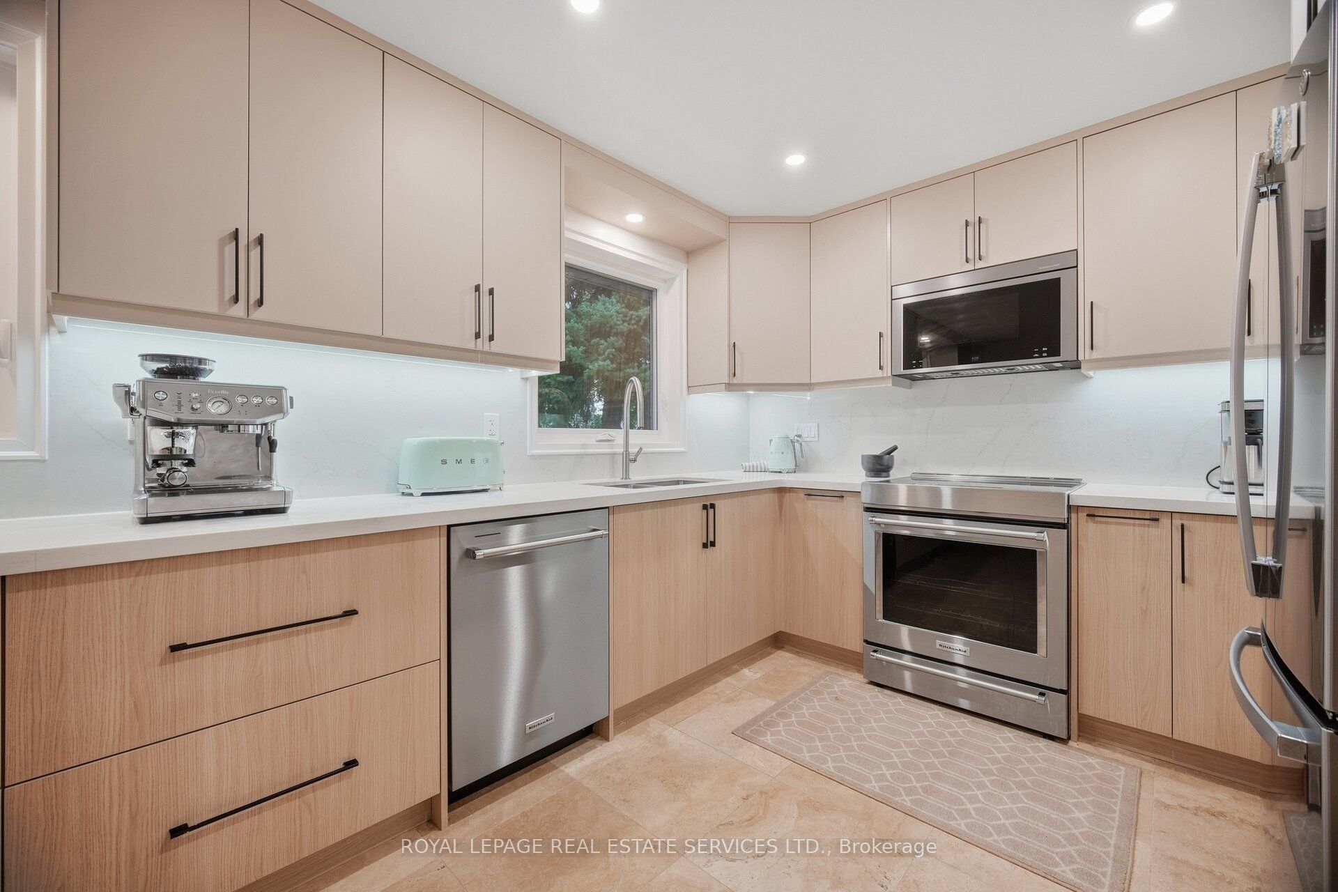 726 Netherton Crescent Property Photo 10