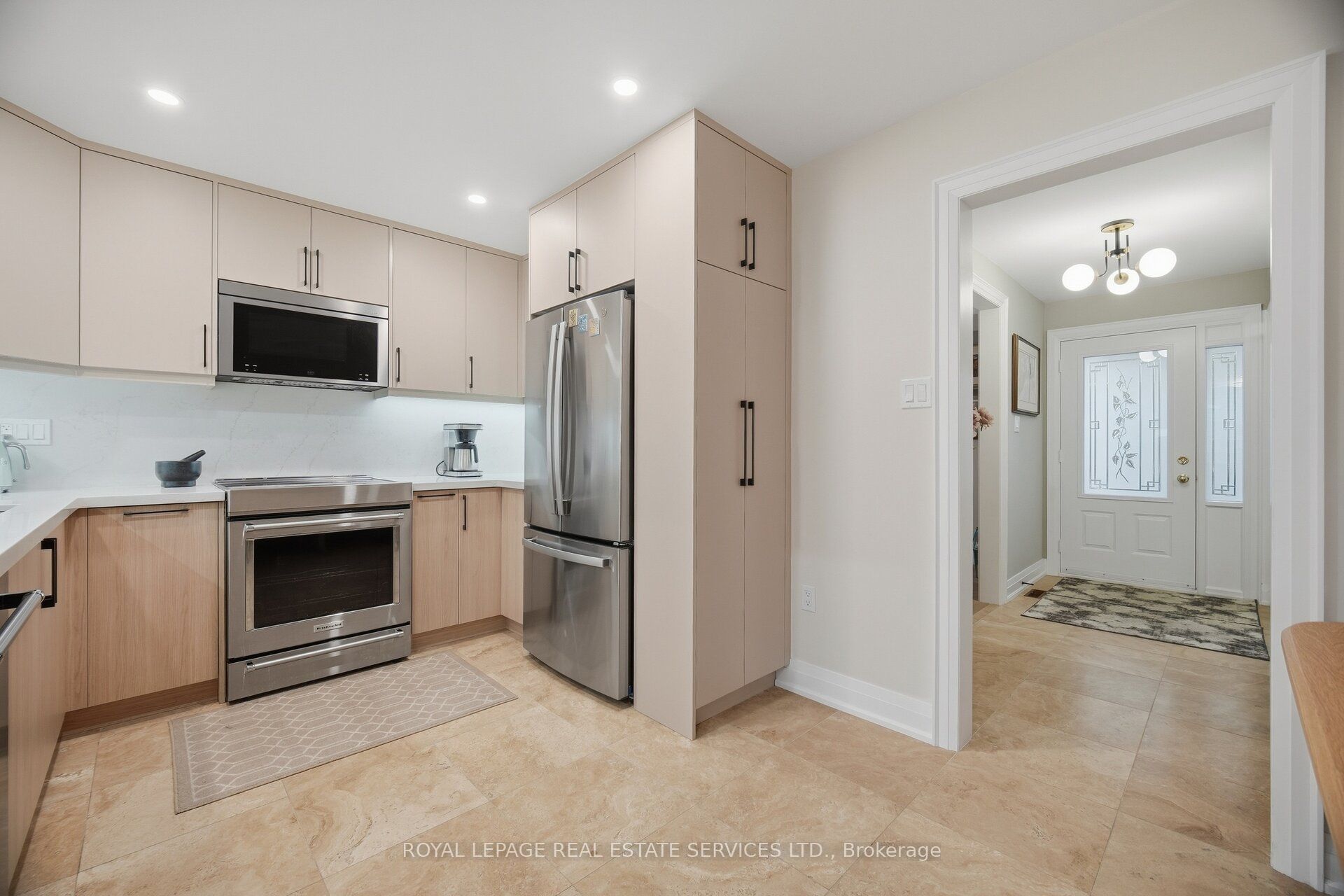 726 Netherton Crescent Property Photo 12