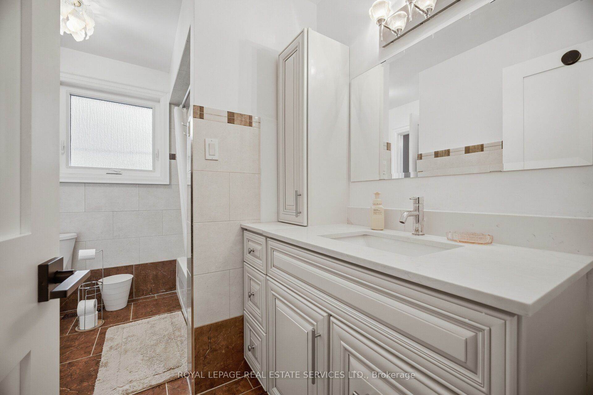 726 Netherton Crescent Property Photo 22