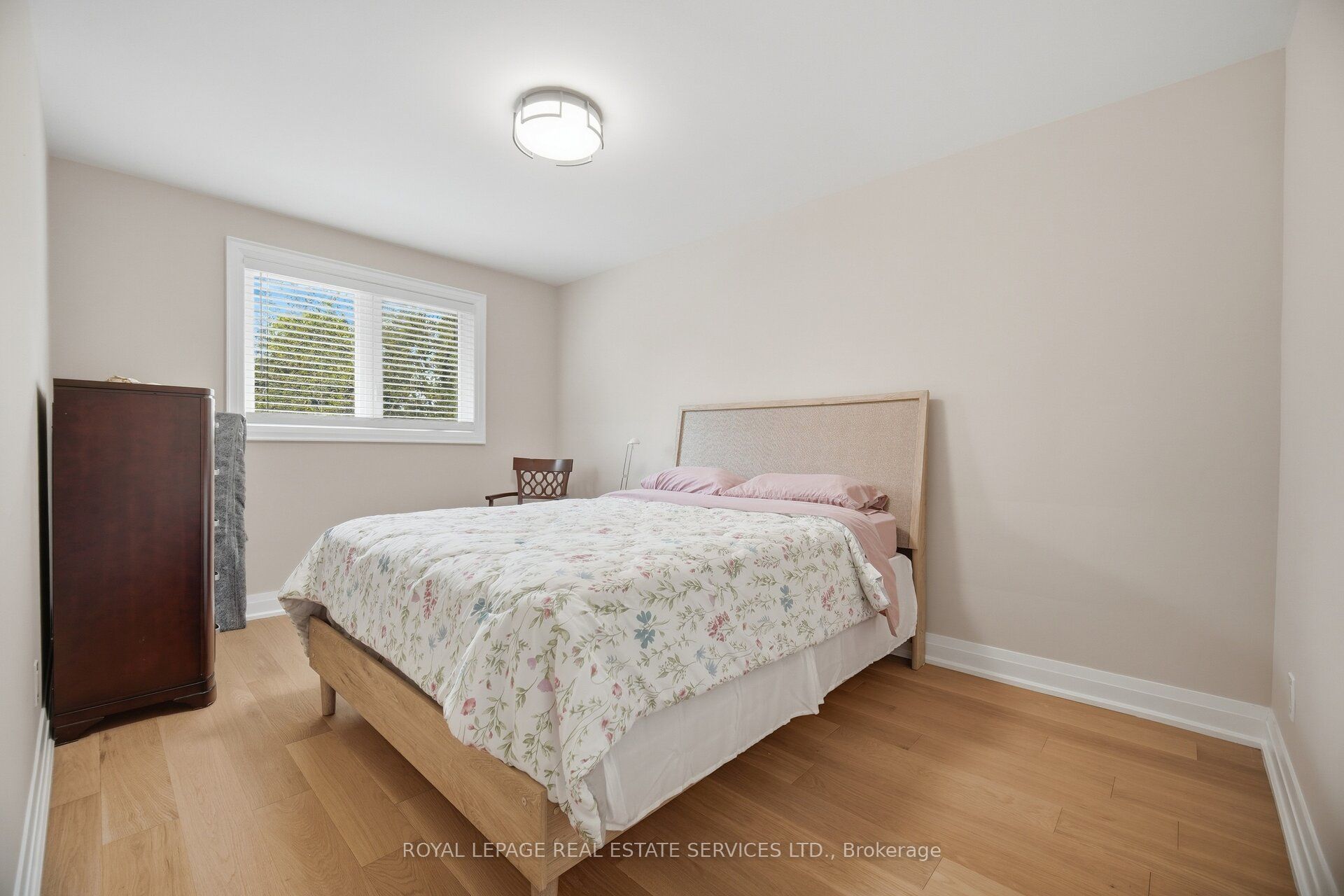 726 Netherton Crescent Property Photo 24