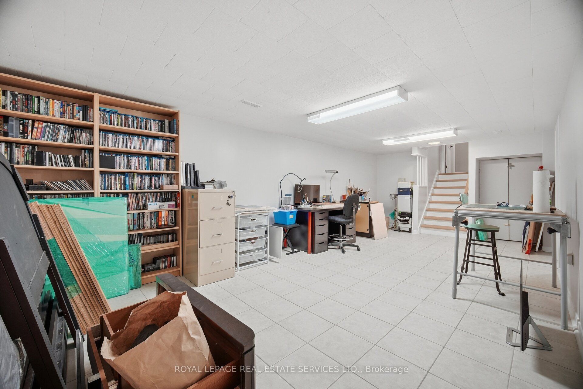 726 Netherton Crescent Property Photo 31