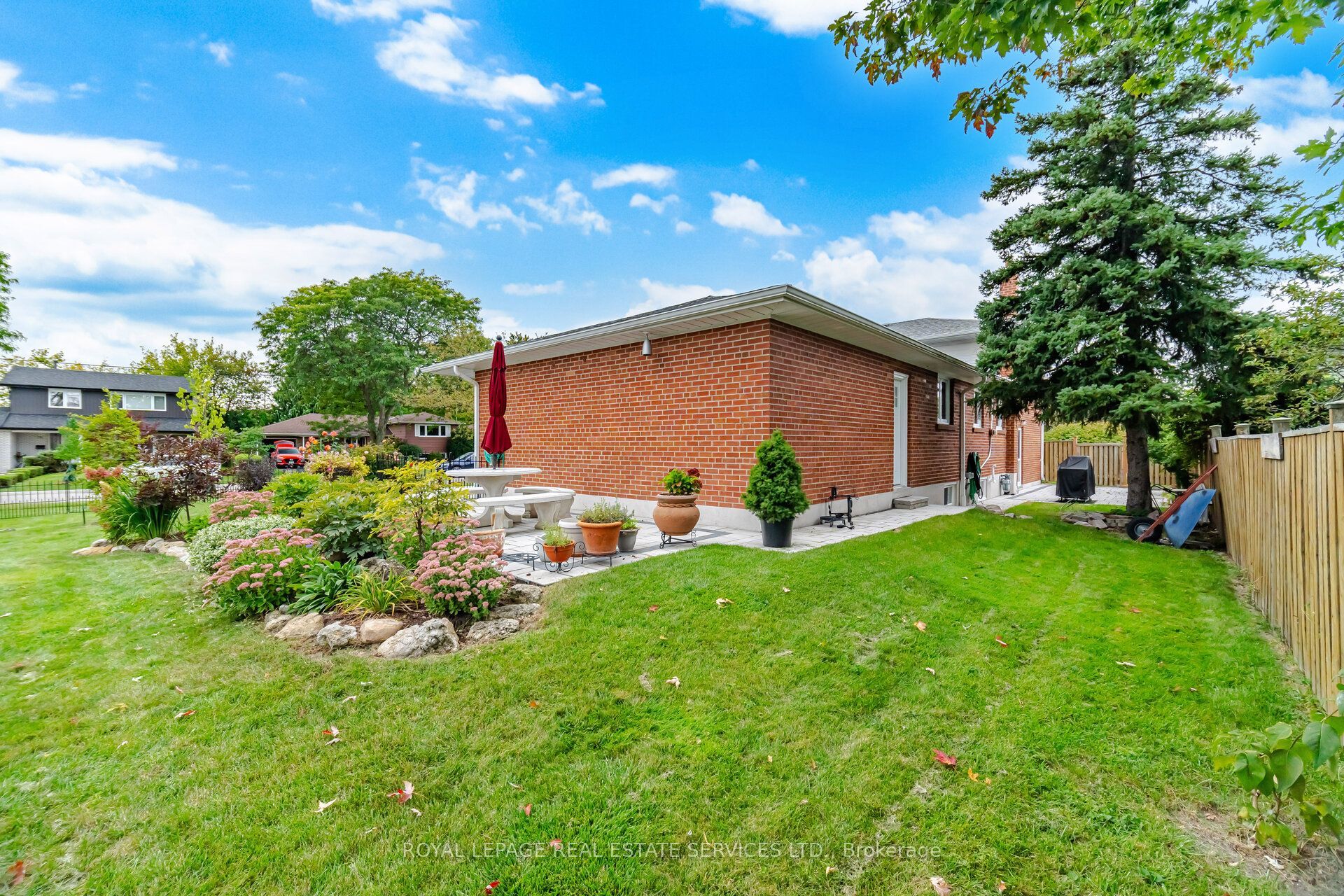 726 Netherton Crescent Property Photo 33