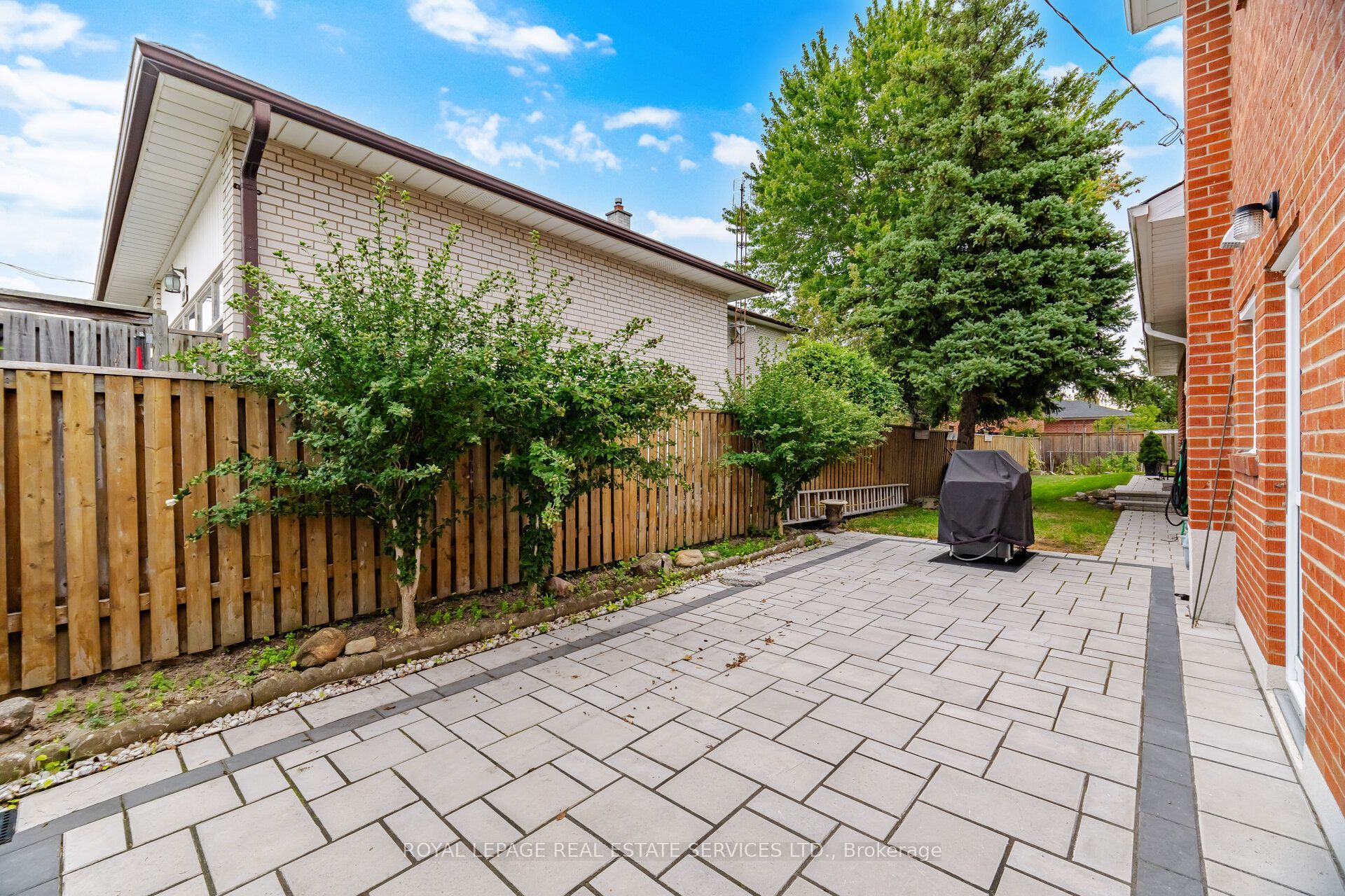 726 Netherton Crescent Property Photo 36