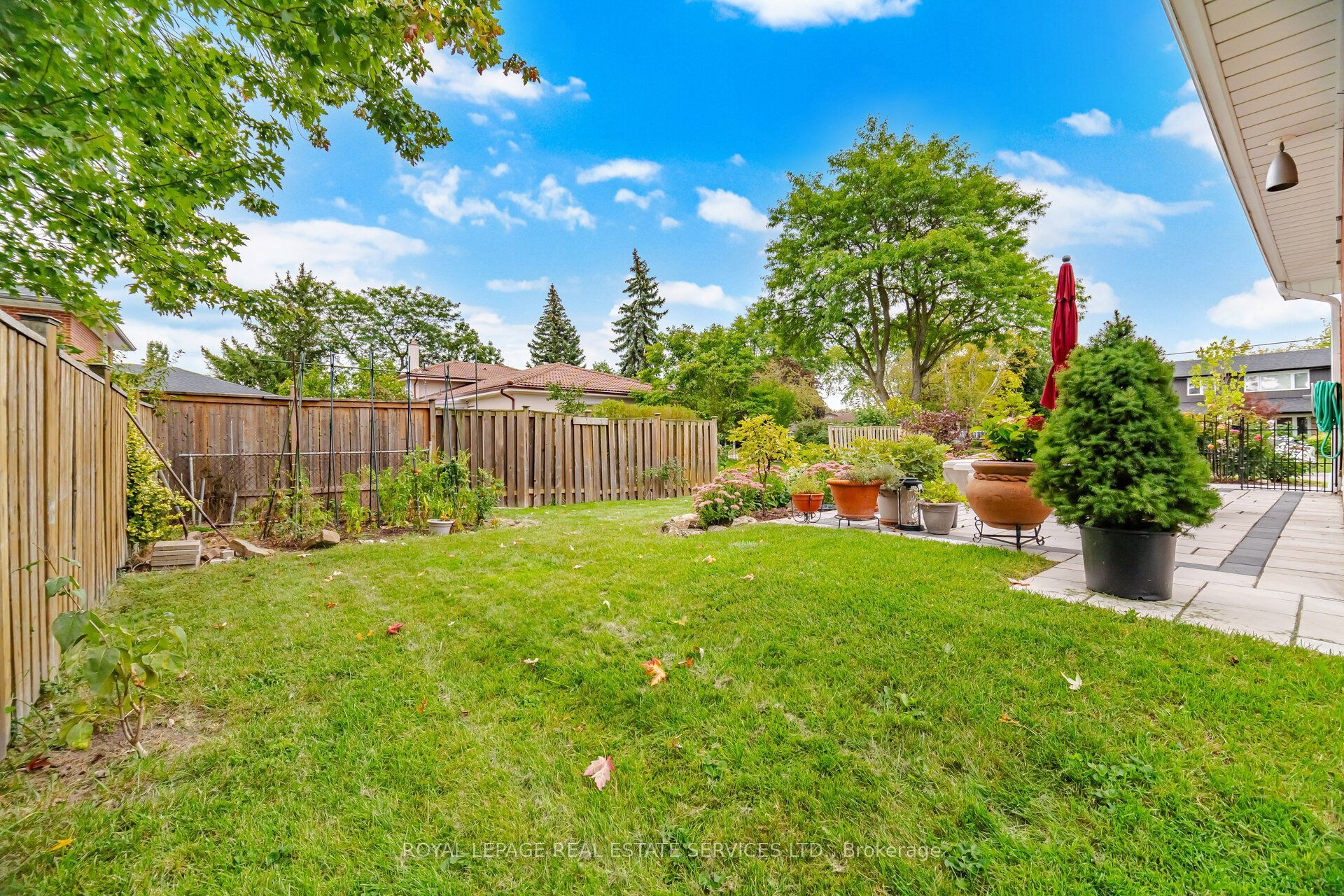 726 Netherton Crescent Property Photo 38