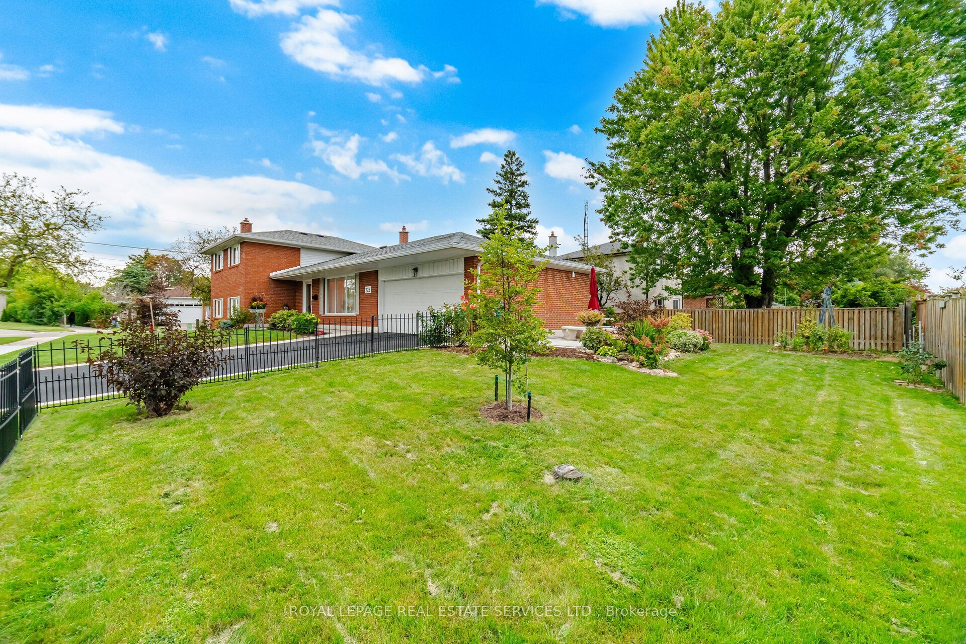 726 Netherton Crescent Property Photo 39