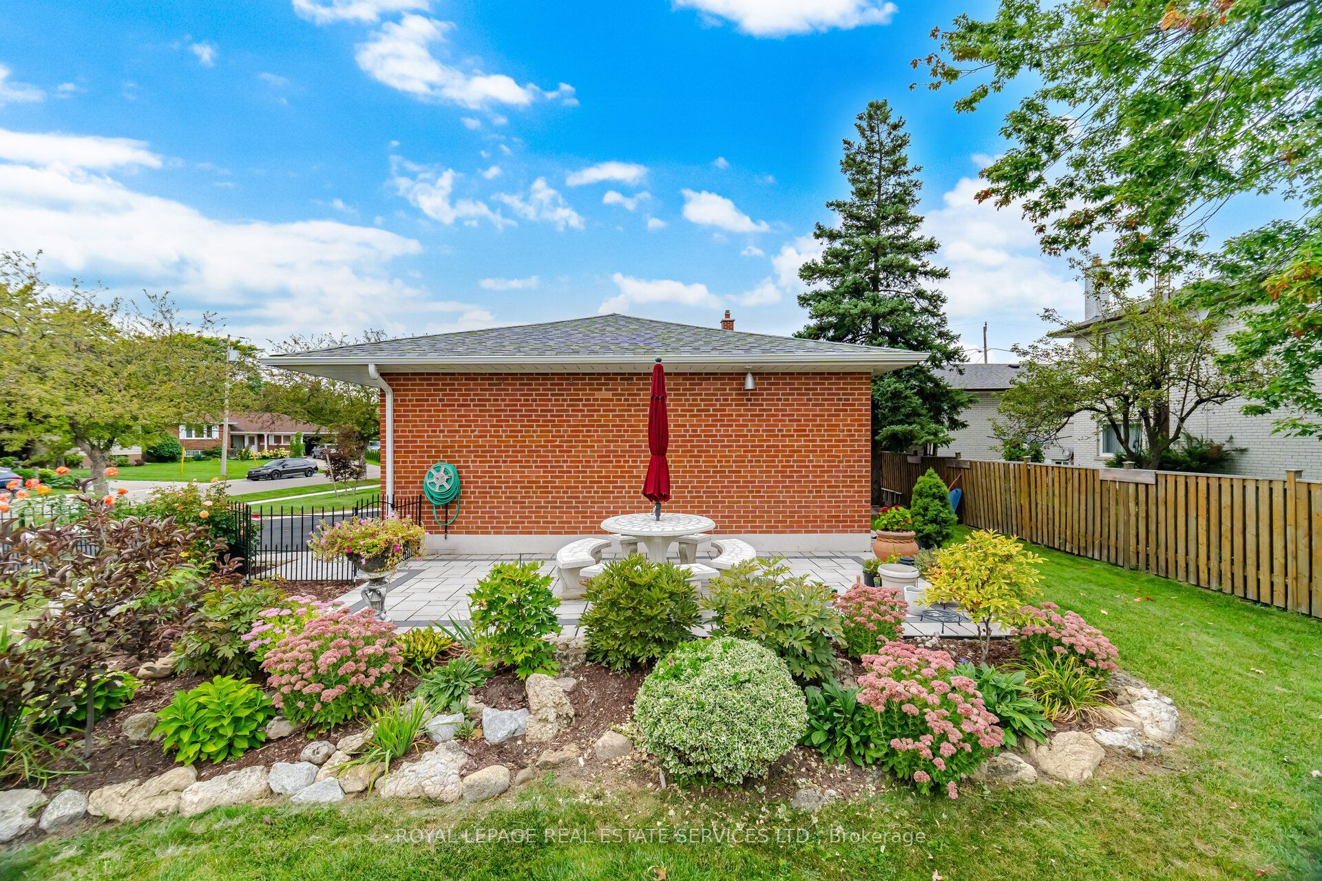 726 Netherton Crescent Property Photo 40