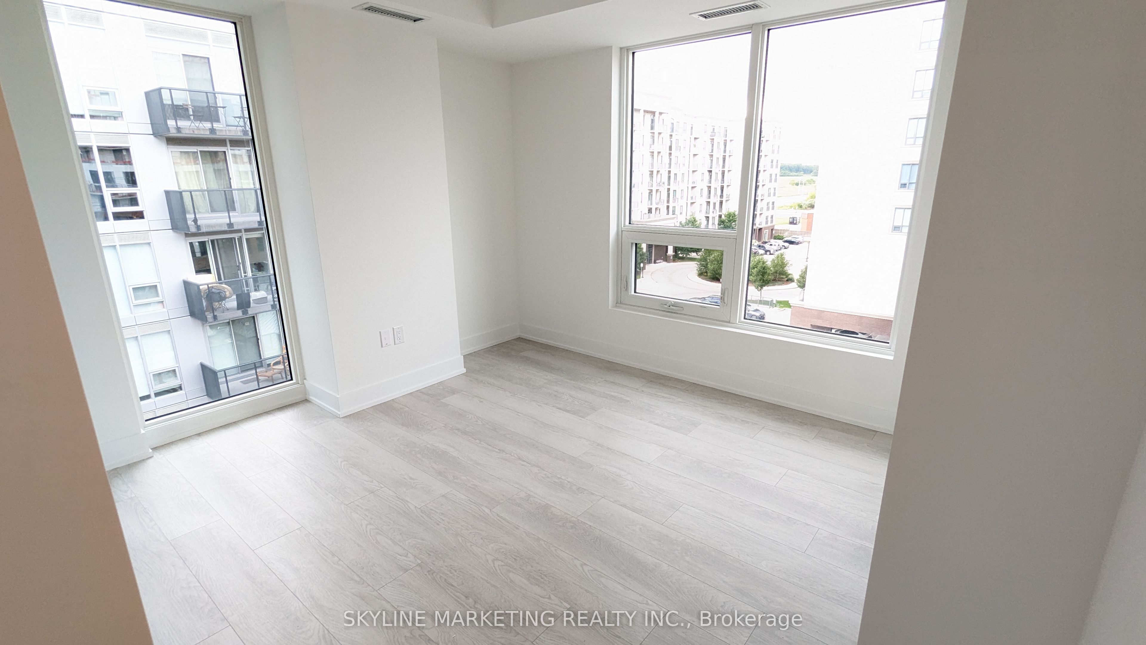 2450 Old Bronte Road 504 Property Photo 6