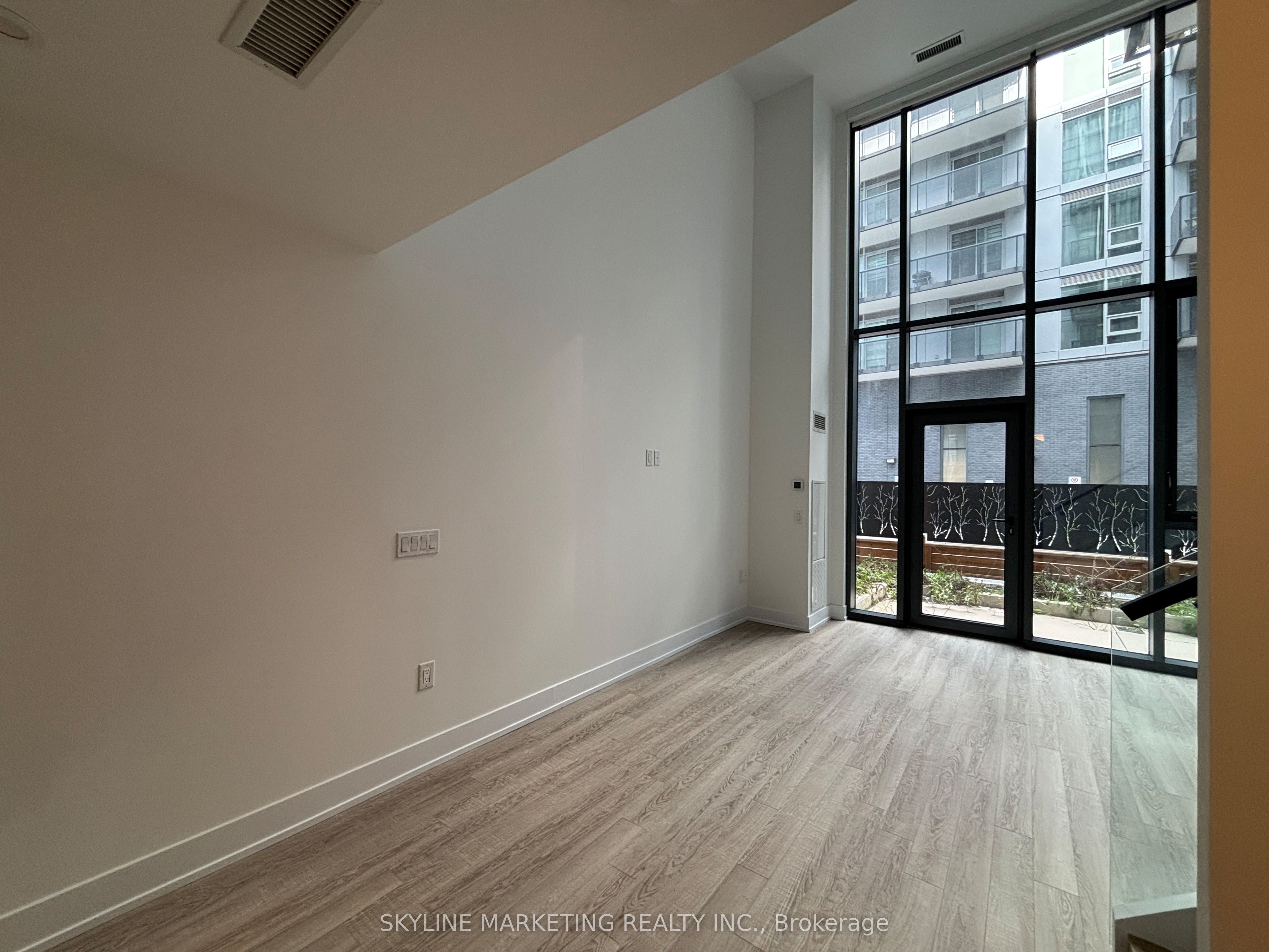 2450 Old Bronte Road 114 Property Photo 4