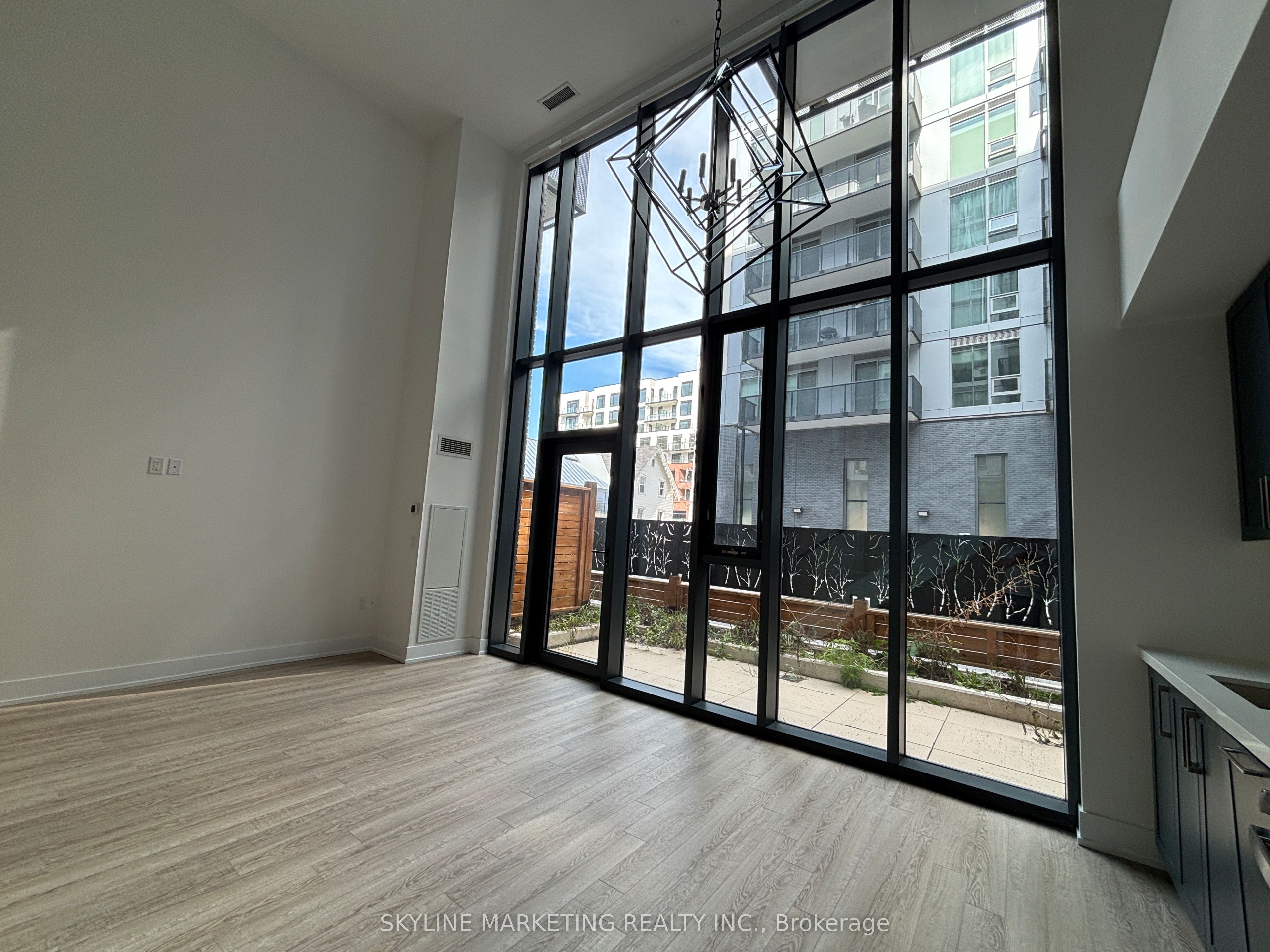 2450 Old Bronte Road 114 Property Photo 6