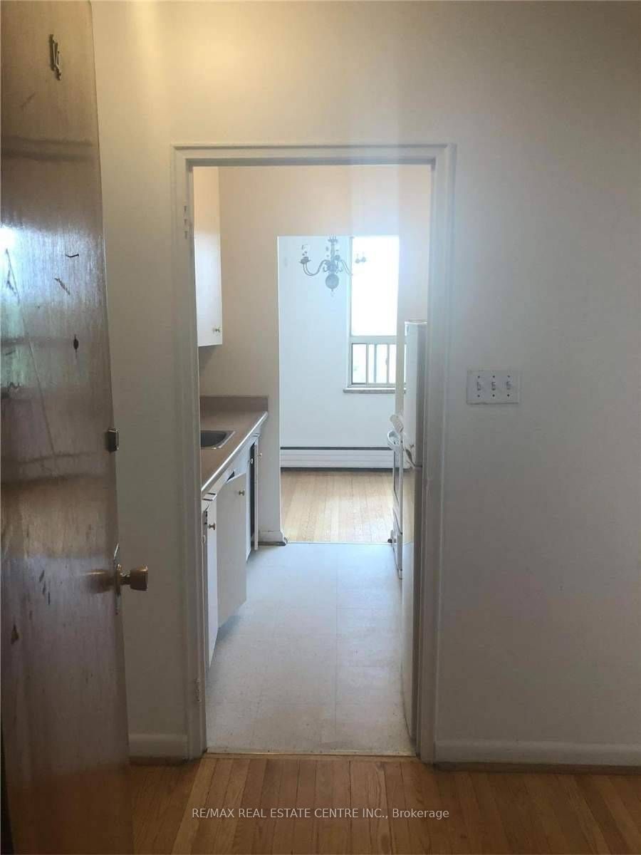 2362 Islington Avenue 8 Property Photo 3