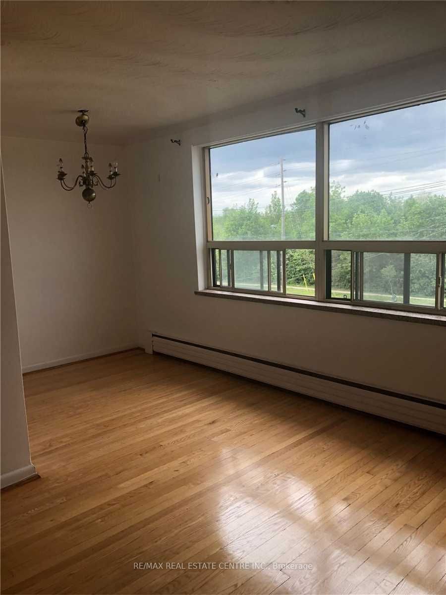 2362 Islington Avenue 8 Property Photo 6