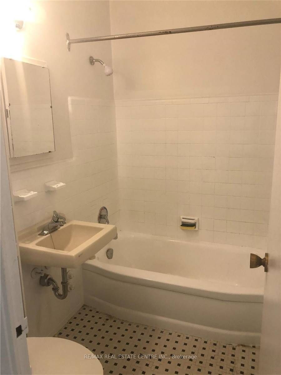 2362 Islington Avenue 8 Property Photo 11