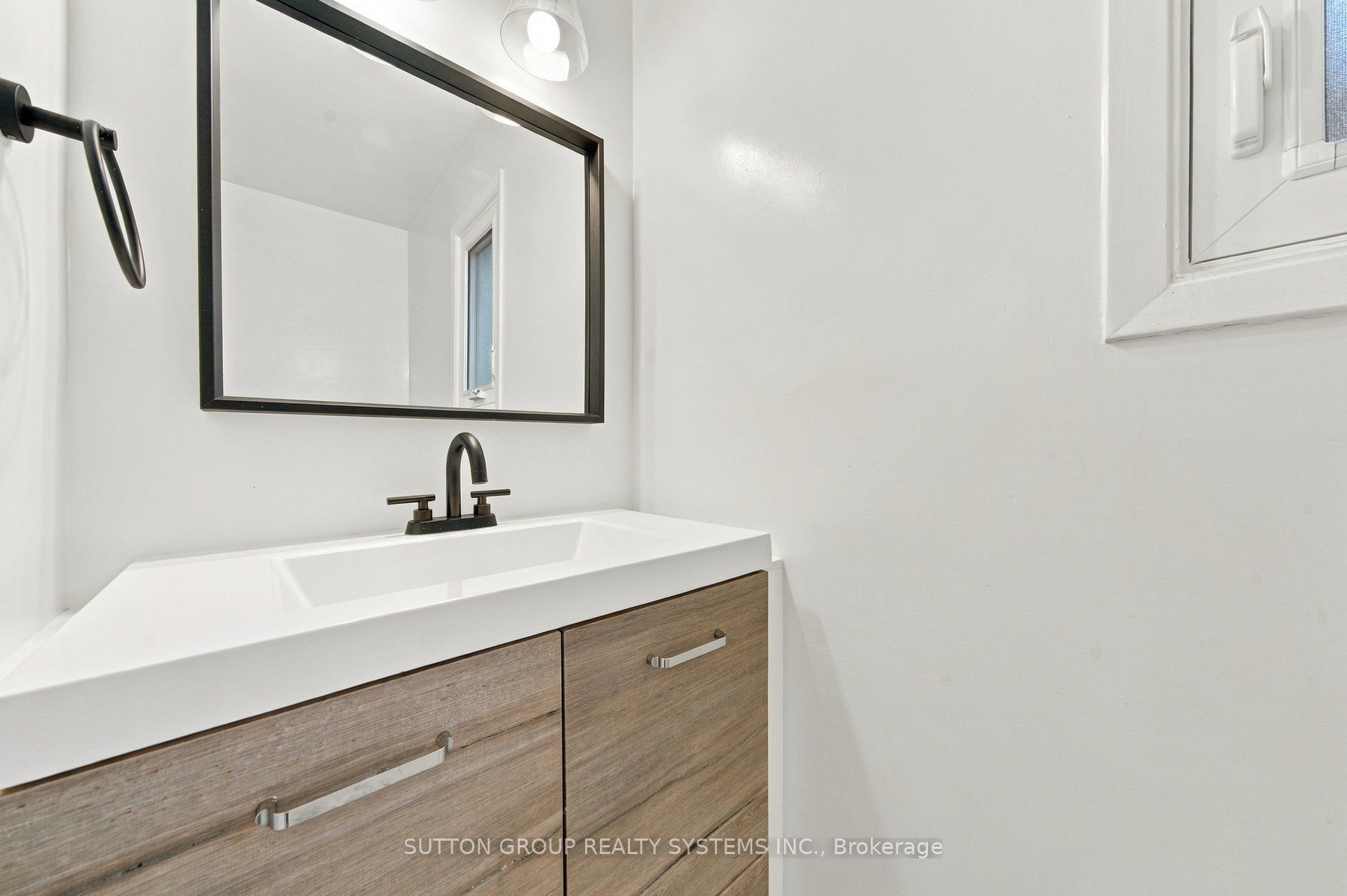 2250 Munn's Avenue Property Photo 5