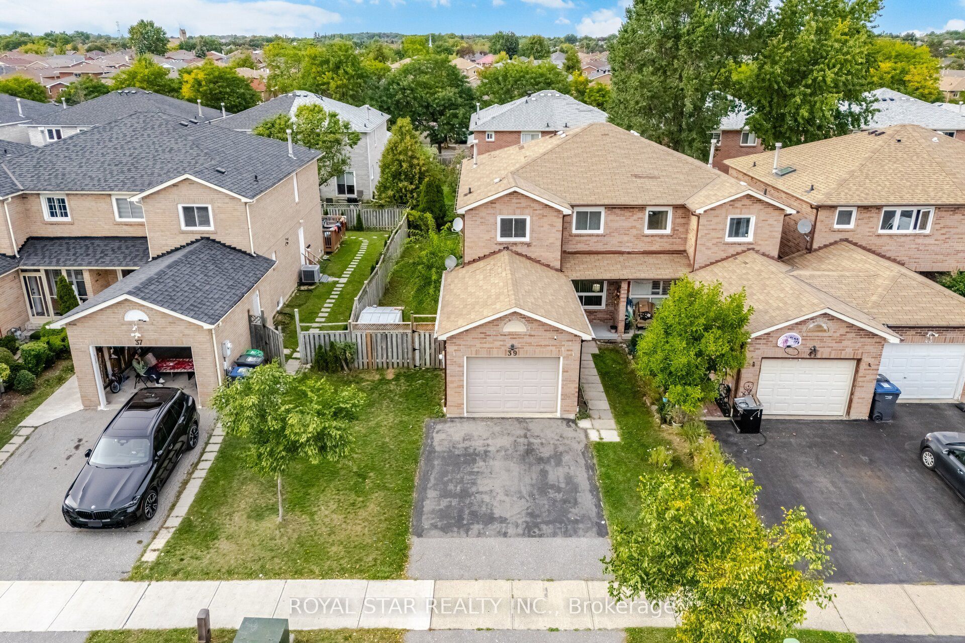 39 Ebby Avenue E Property Photo 1