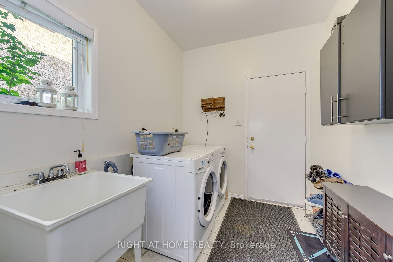 2244 Overfield Road Property Photo 15